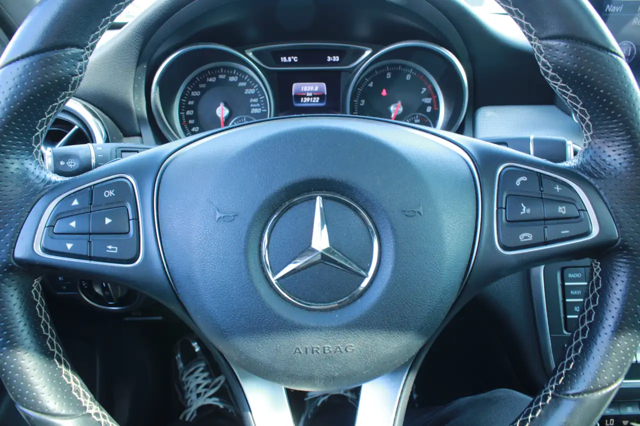 Mercedes-Benz GLA снимка Mercedes-Benz GLA