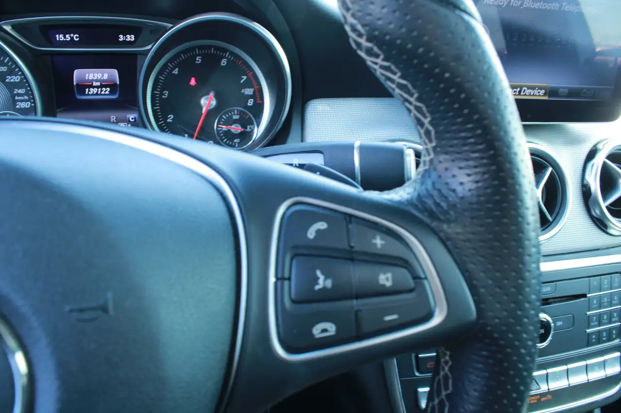 Mercedes-Benz GLA снимка Mercedes-Benz GLA