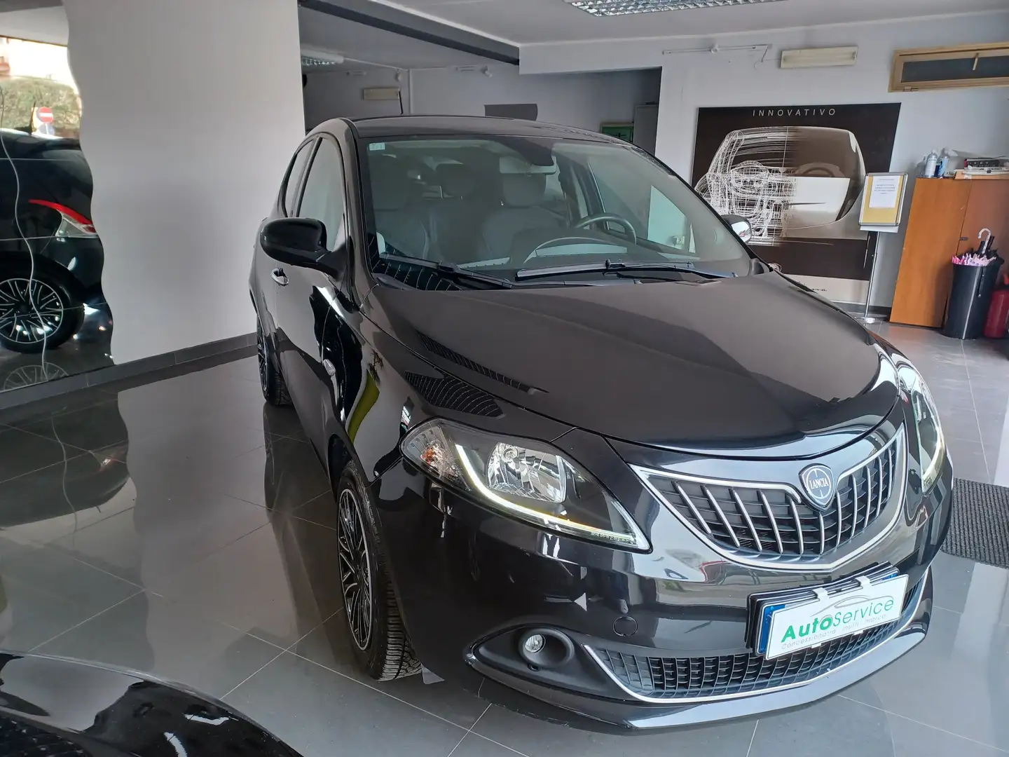 Lancia Ypsilon 1.0 hybrid Ecochic Nero - 1