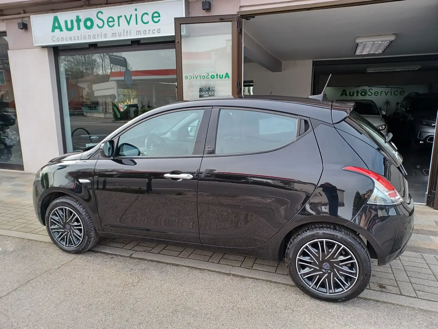 Lancia Ypsilon 1.0 hybrid Ecochic Nero - 2