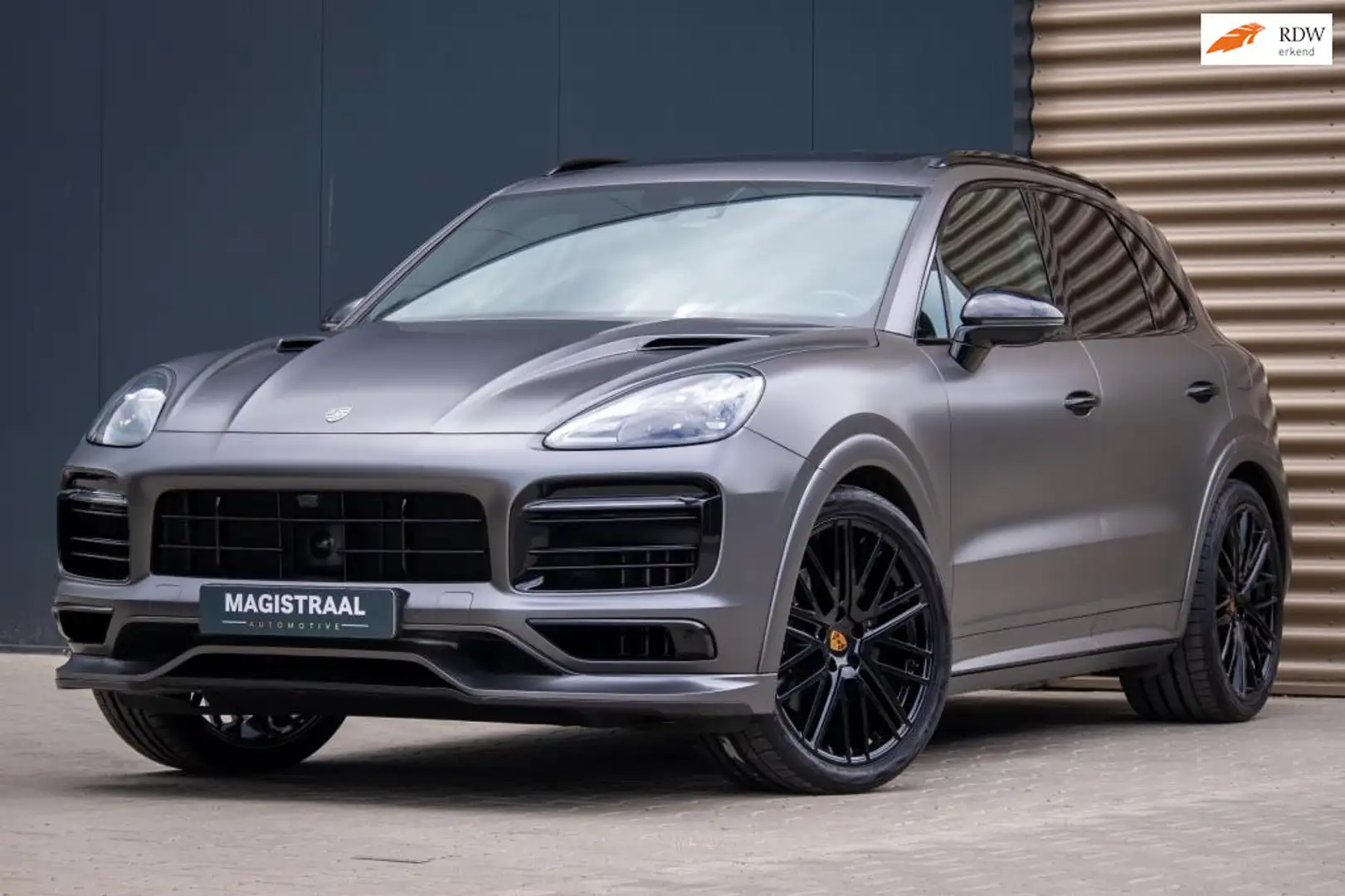 Porsche Cayenne 3.0 E-Hybrid | Techart | PPF | Pano | Bose | Memor Grijs - 1