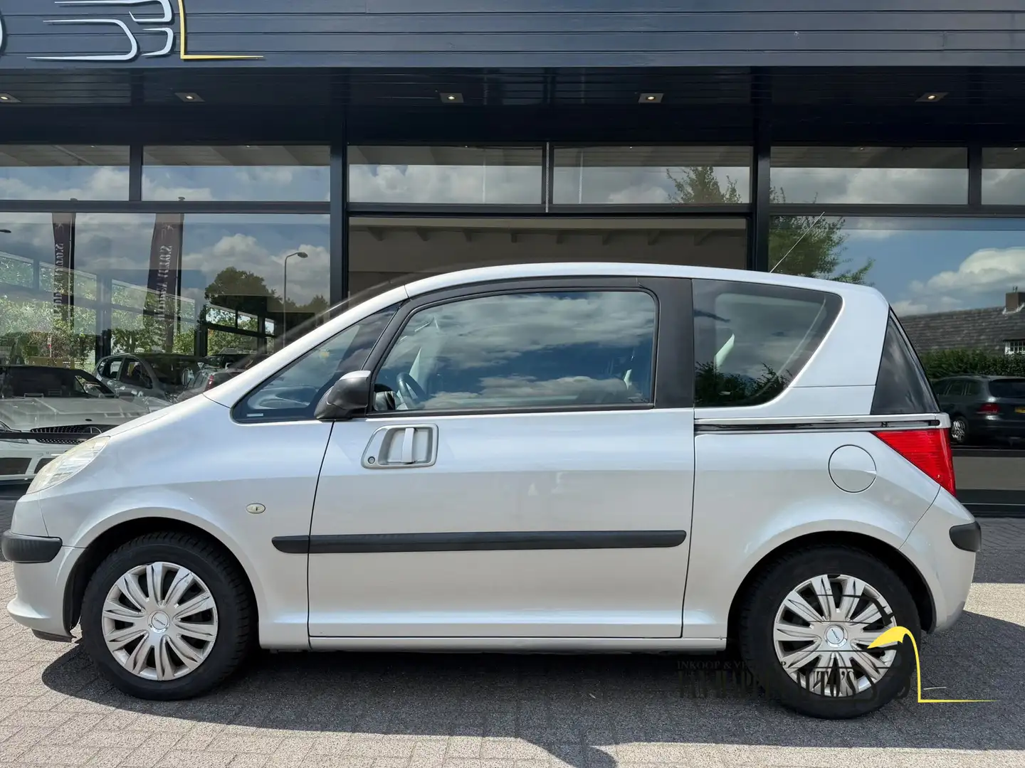 Peugeot 1007 1.6-16V Gentry / apk 8-2027 Grau - 2