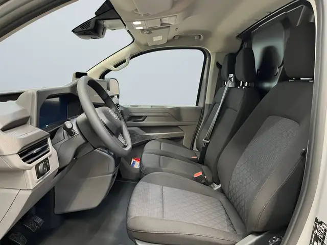 Volkswagen Transporter view 7