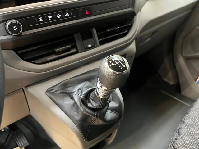 Volkswagen Transporter view 9