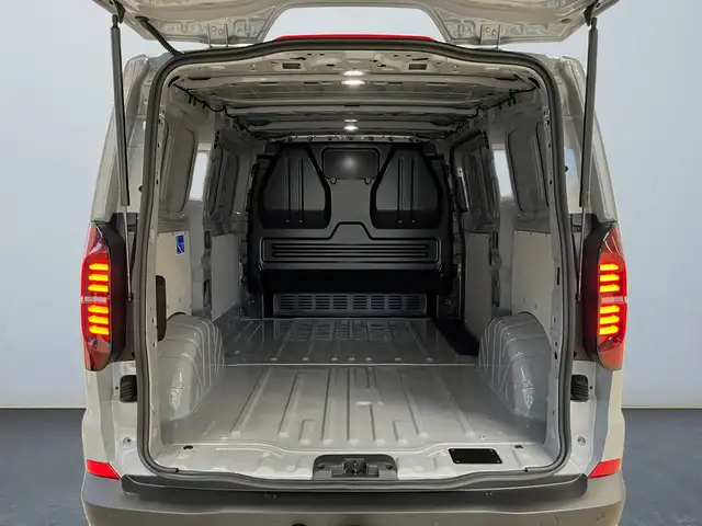 Volkswagen Transporter view 14