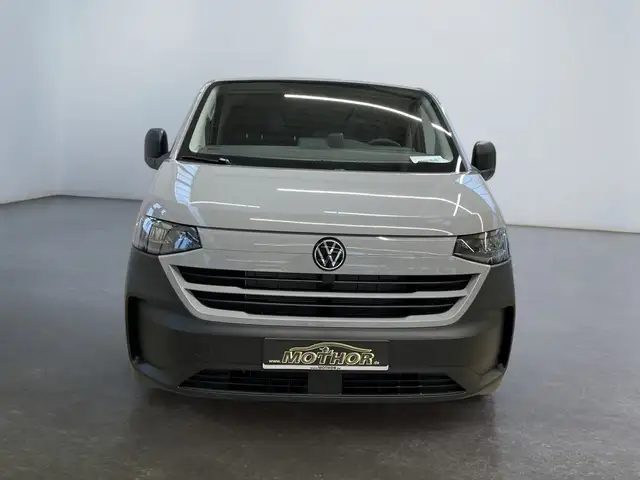 Volkswagen Transporter view 6