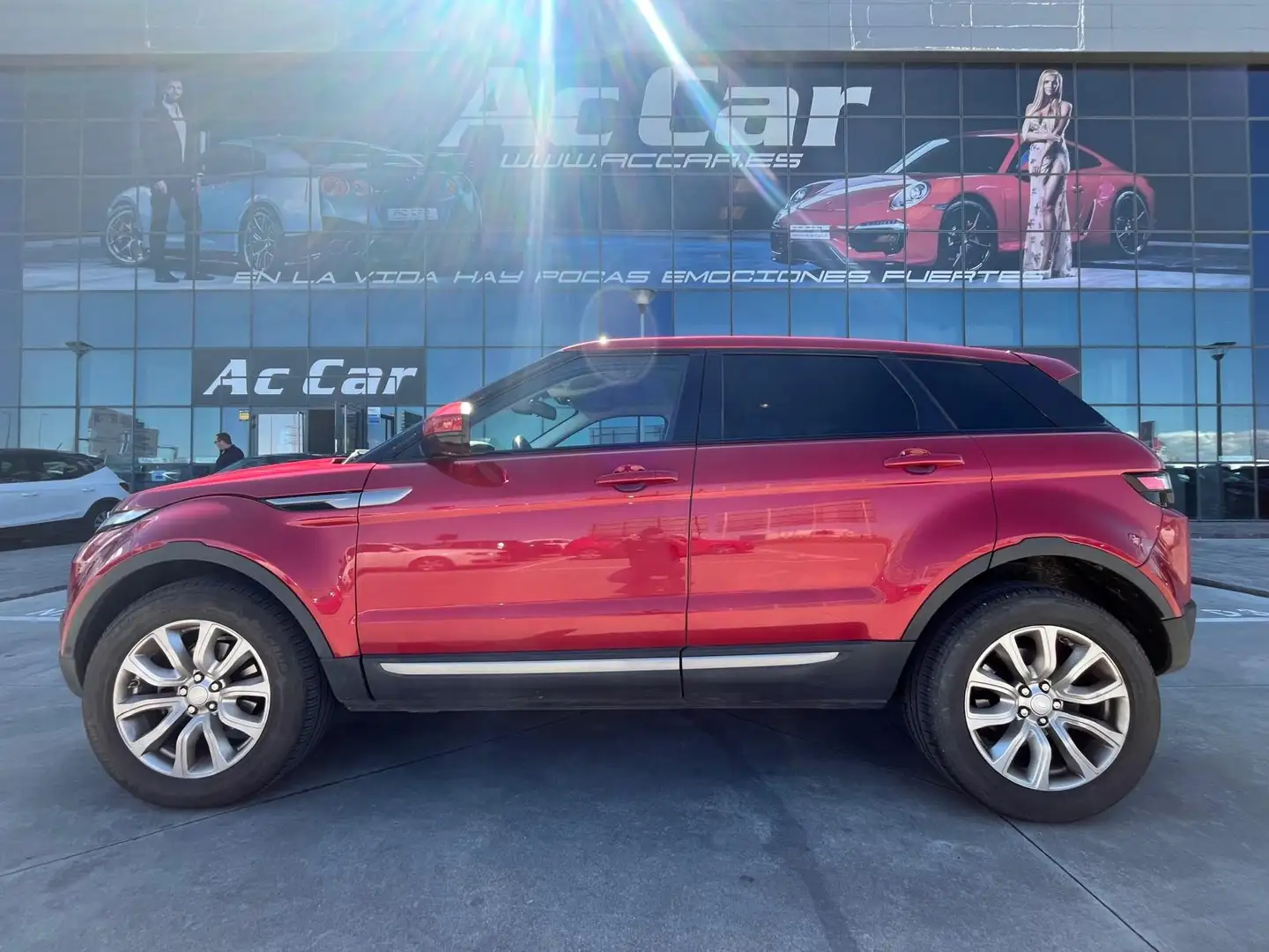 Land Rover Range Rover Evoque 2.2L TD4 Prestige 4x4 Aut. Rojo - 1