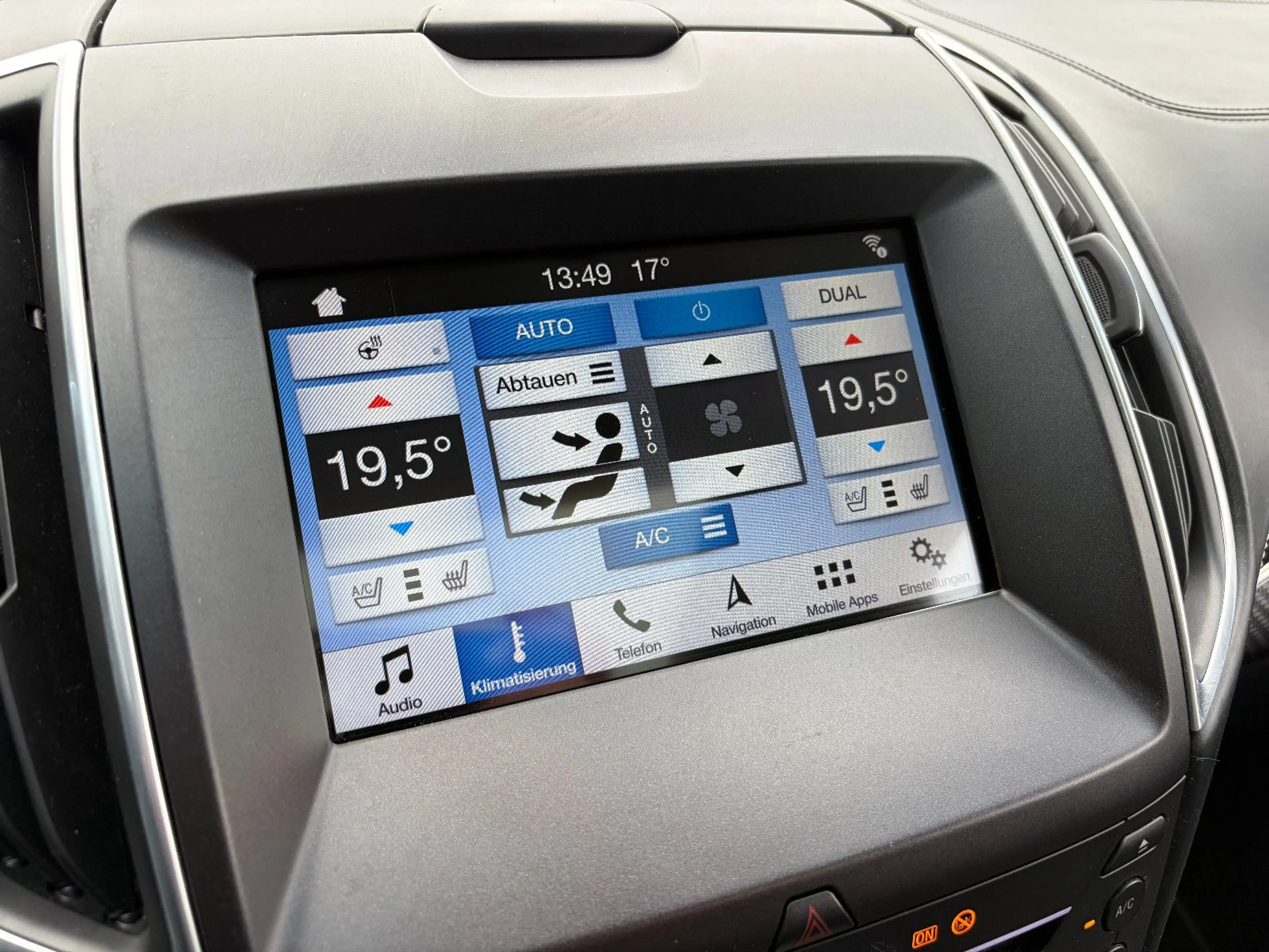 Ford Edge Vignale 4x4 PANO AHK ACC 20" LED NAV KAMERA — photo 39