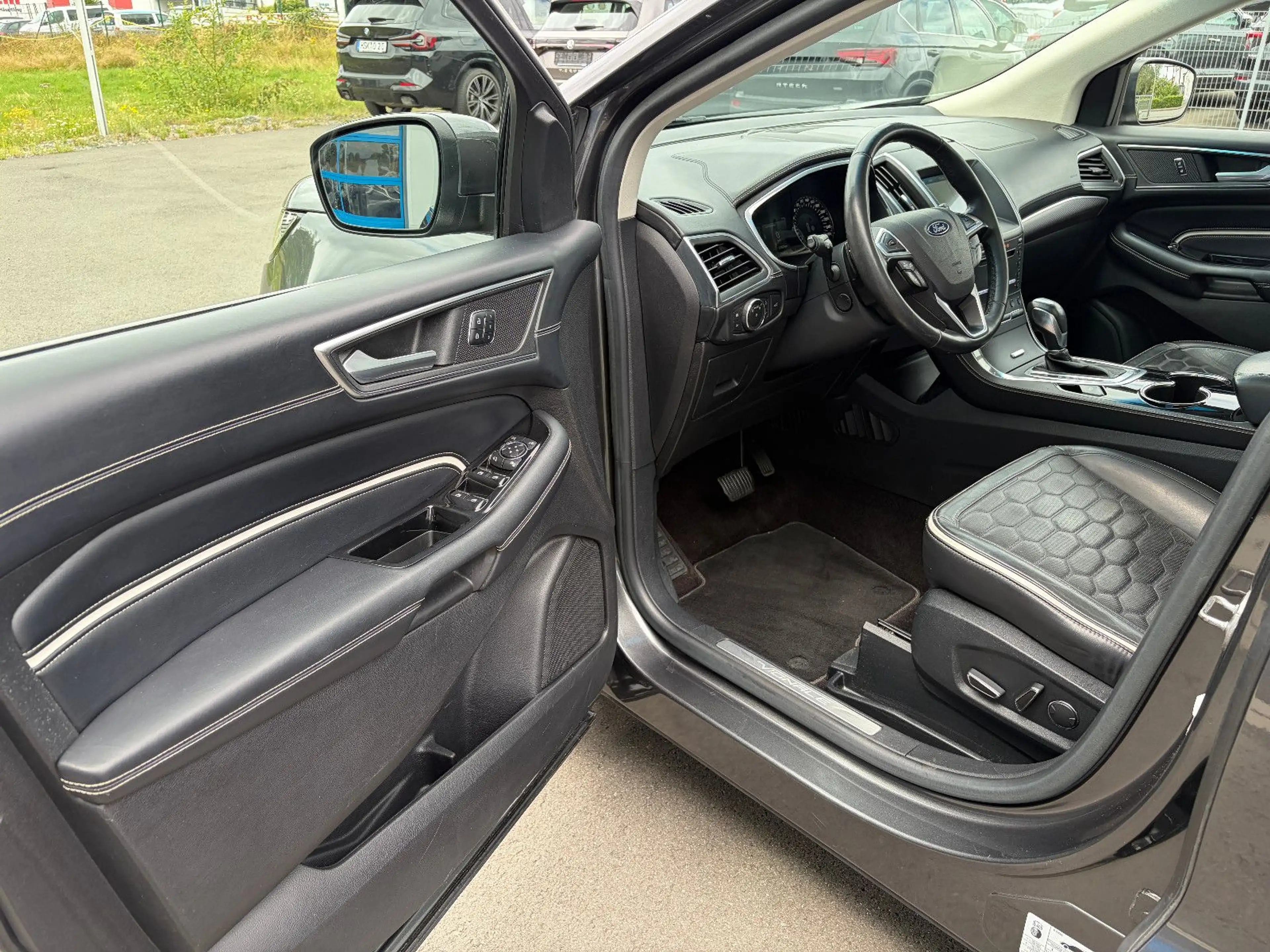 Ford Edge Vignale 4x4 PANO AHK ACC 20" LED NAV KAMERA — photo 14