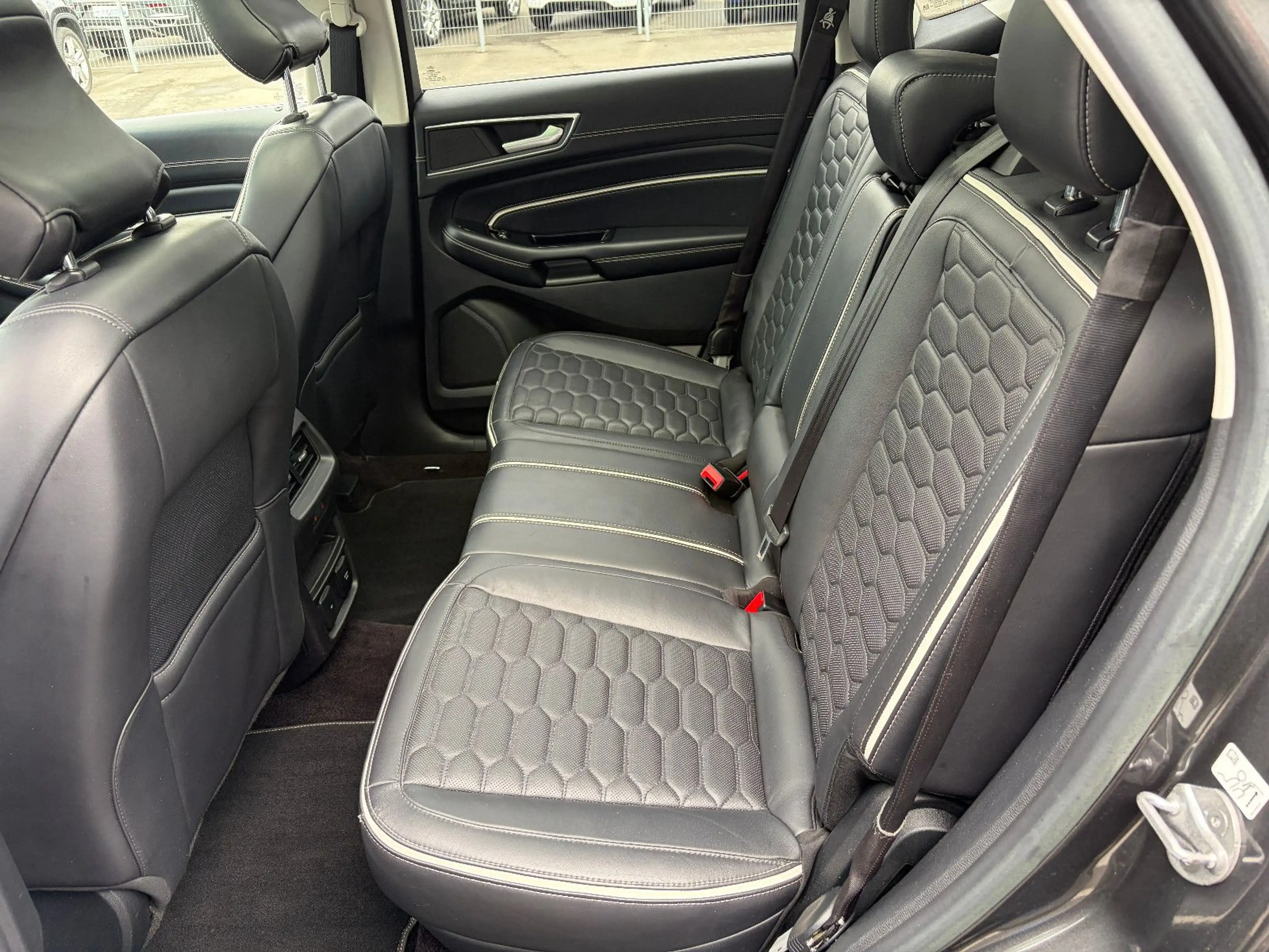 Ford Edge Vignale 4x4 PANO AHK ACC 20" LED NAV KAMERA — photo 25