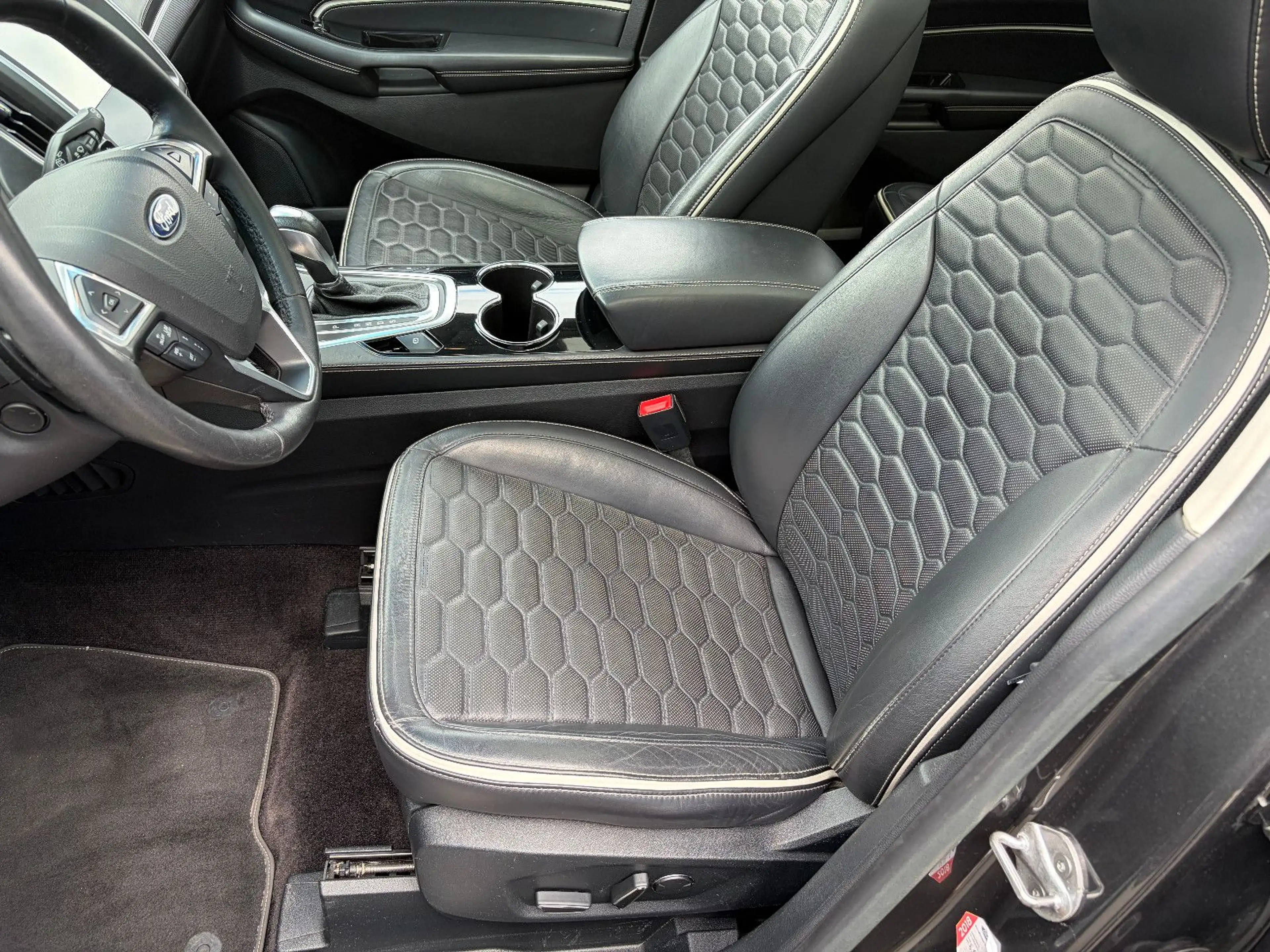 Ford Edge Vignale 4x4 PANO AHK ACC 20" LED NAV KAMERA — photo 16
