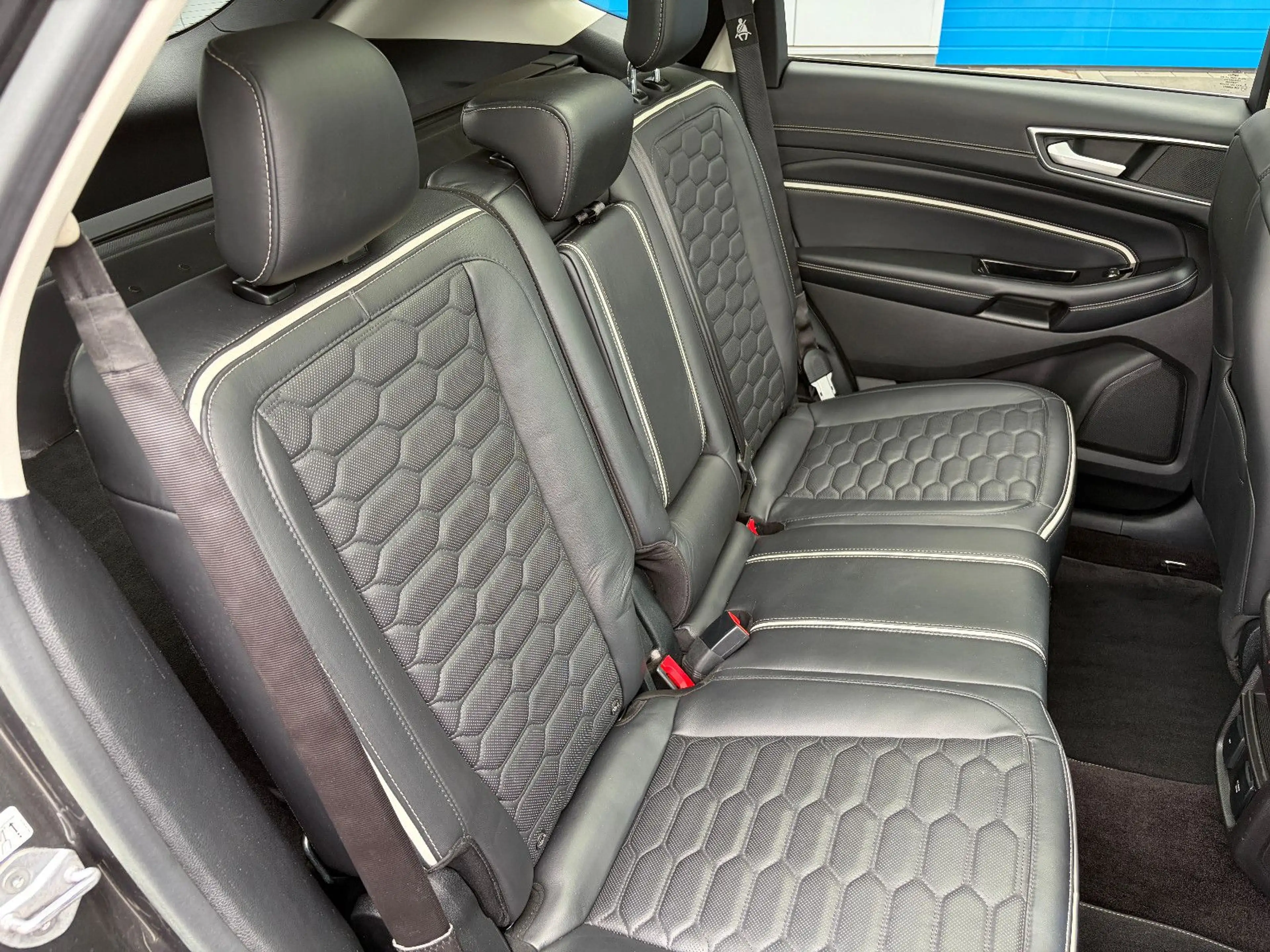 Ford Edge Vignale 4x4 PANO AHK ACC 20" LED NAV KAMERA — photo 31