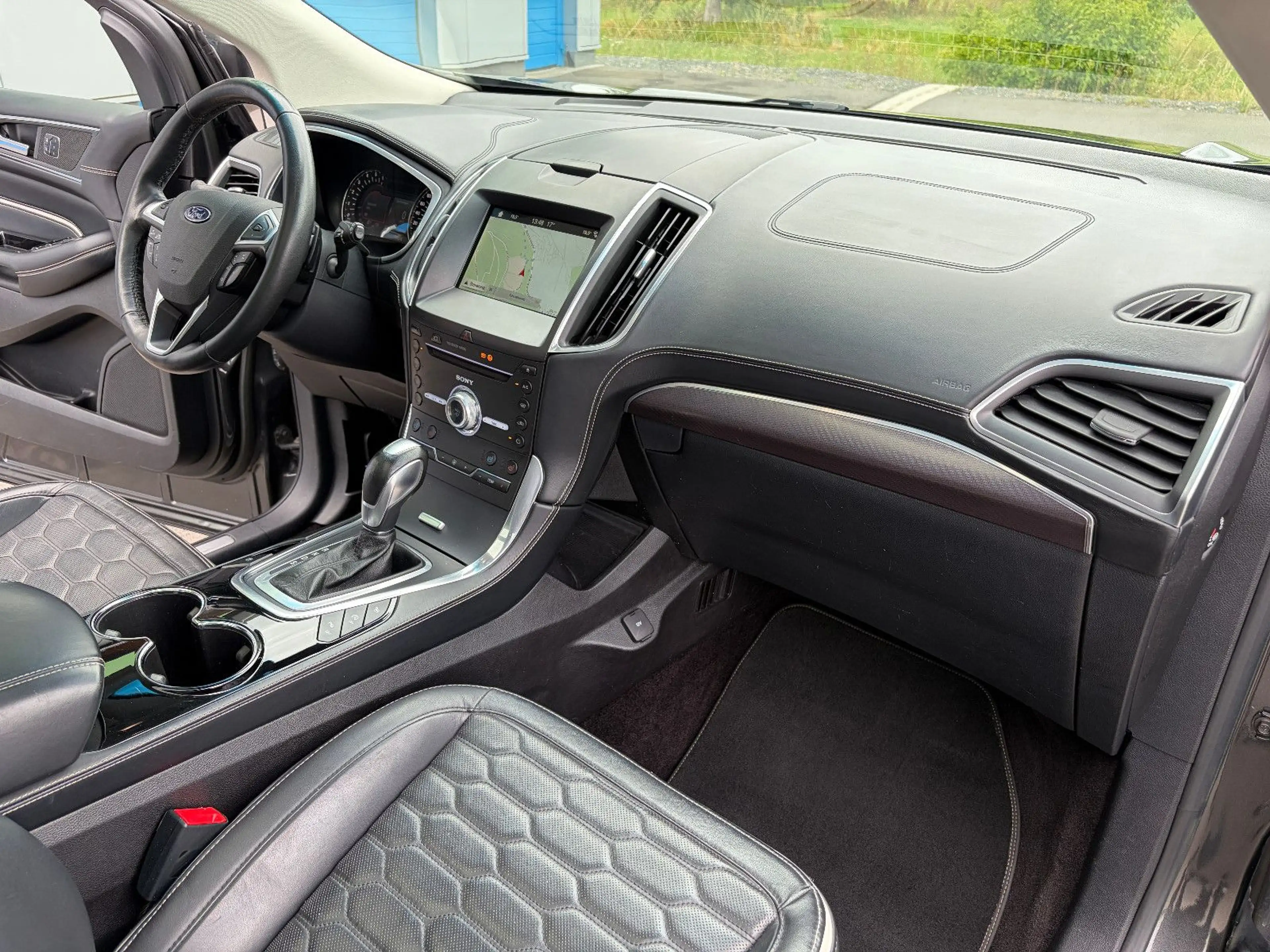 Ford Edge Vignale 4x4 PANO AHK ACC 20" LED NAV KAMERA — photo 33