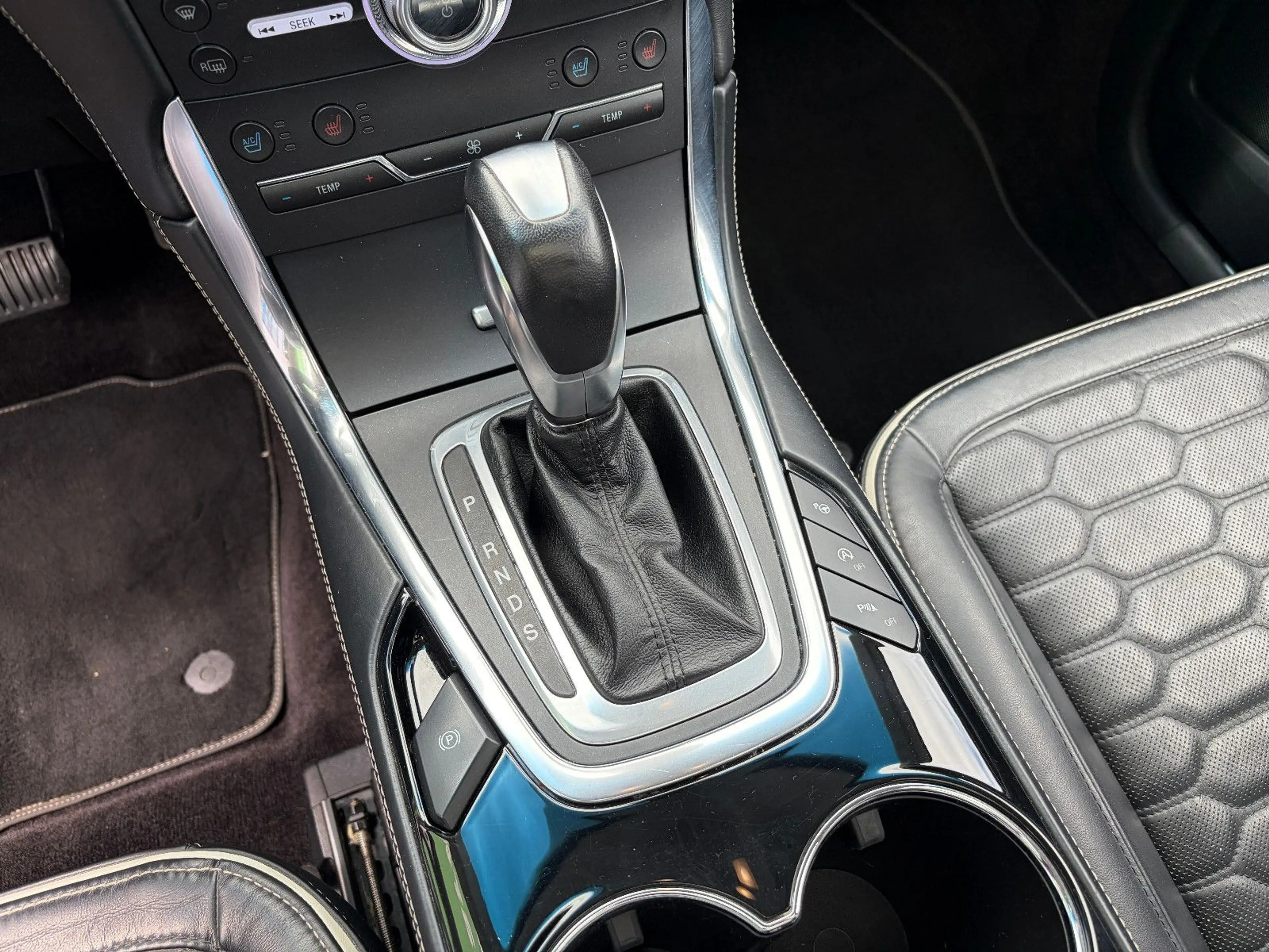 Ford Edge Vignale 4x4 PANO AHK ACC 20" LED NAV KAMERA — photo 21