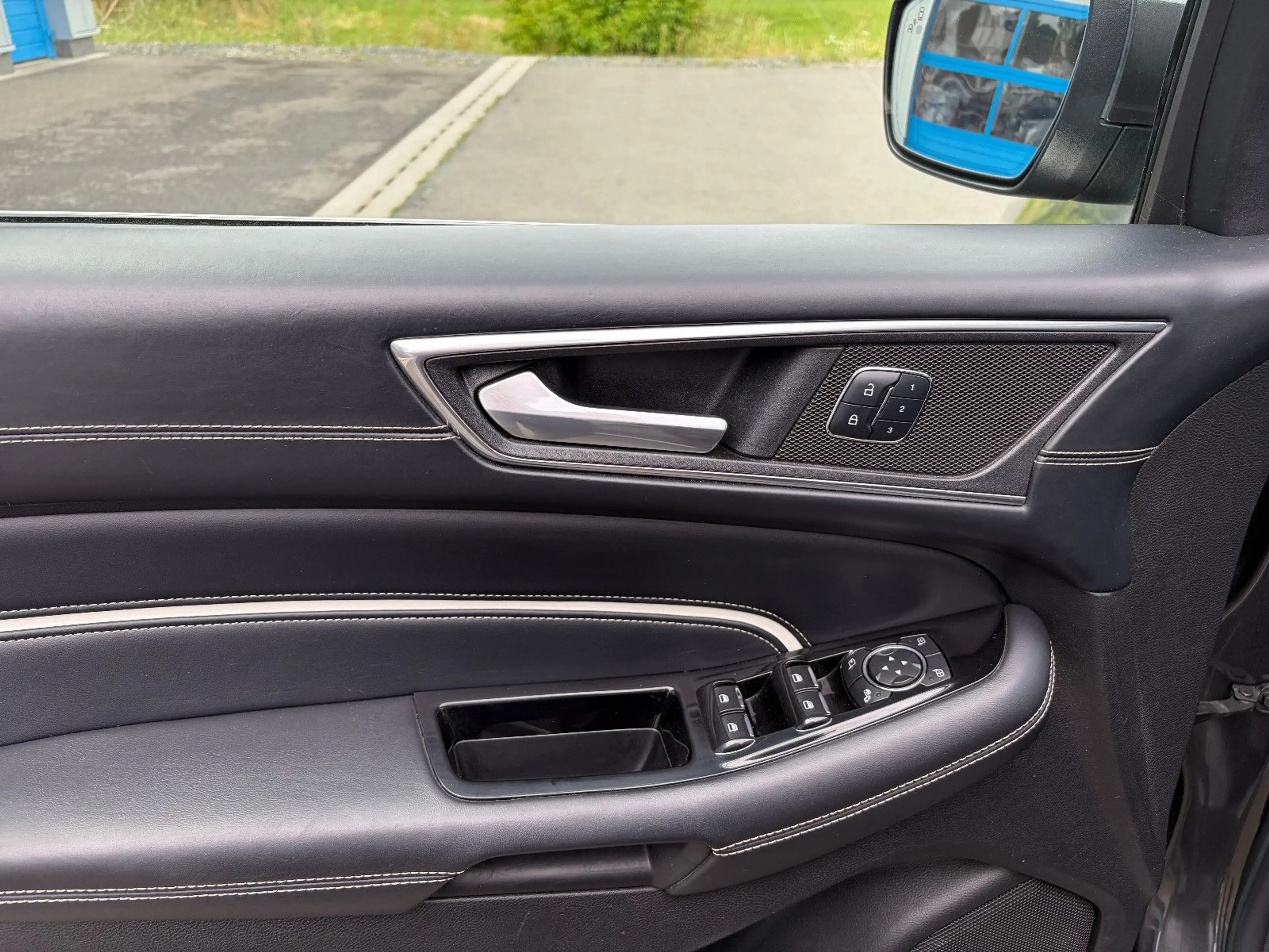 Ford Edge Vignale 4x4 PANO AHK ACC 20" LED NAV KAMERA — photo 15