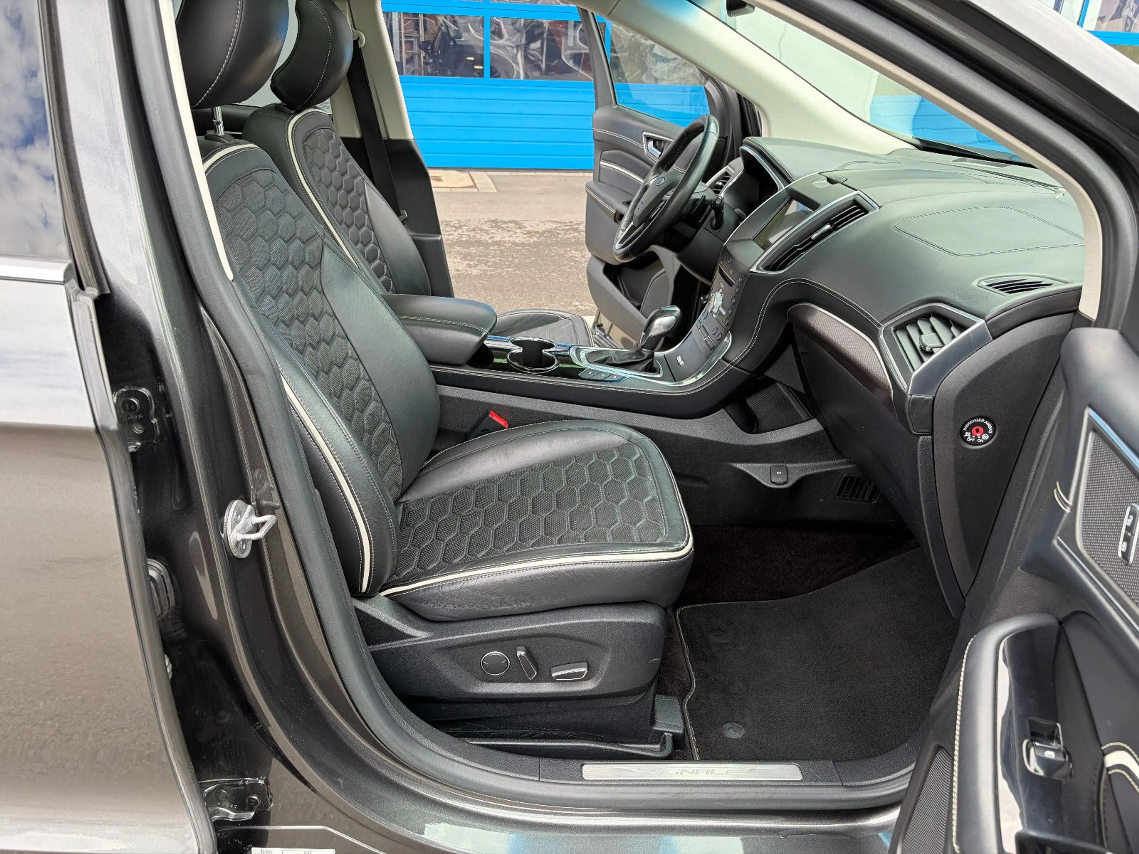 Ford Edge Vignale 4x4 PANO AHK ACC 20" LED NAV KAMERA — photo 32