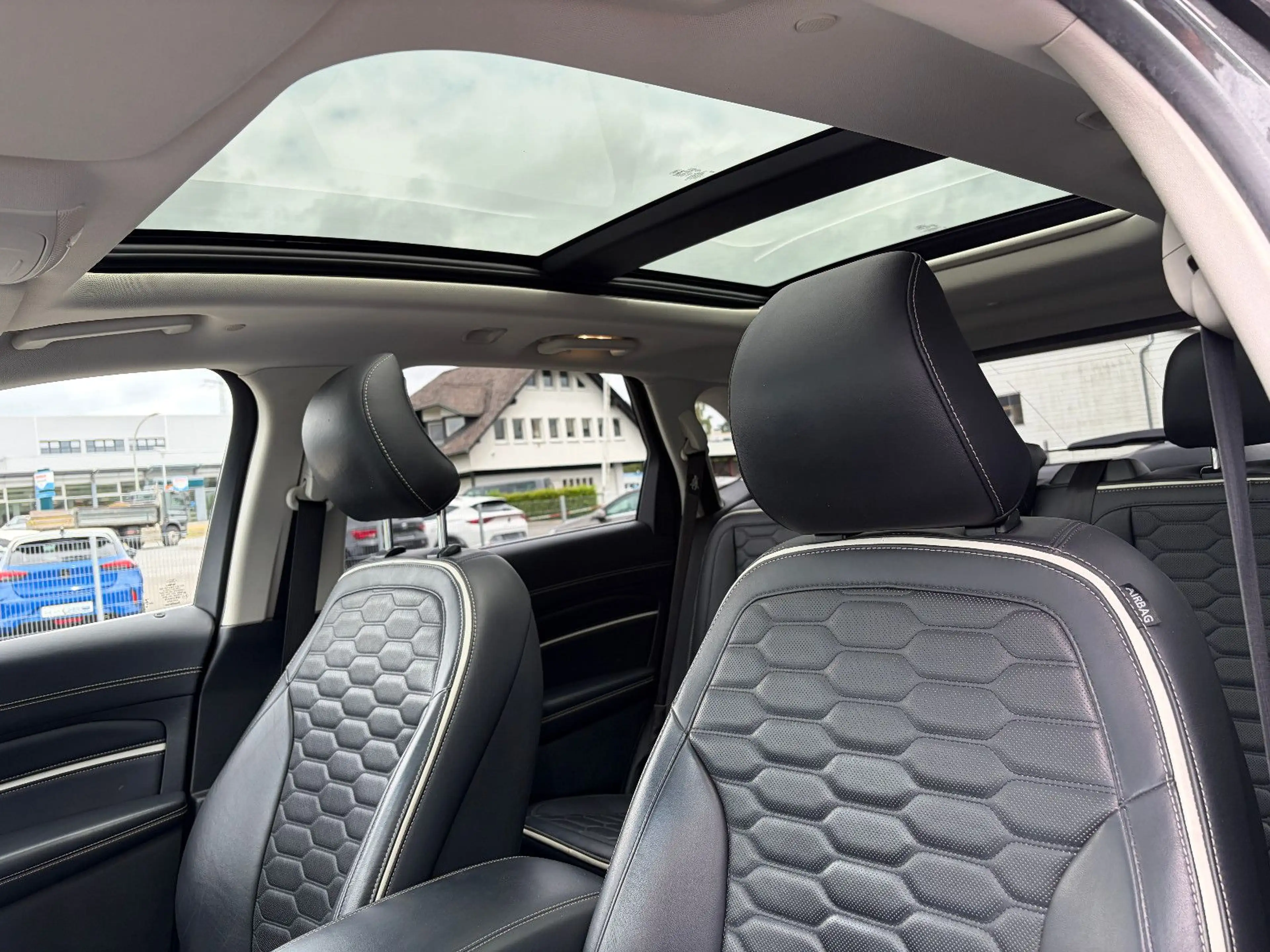 Ford Edge Vignale 4x4 PANO AHK ACC 20" LED NAV KAMERA — photo 18