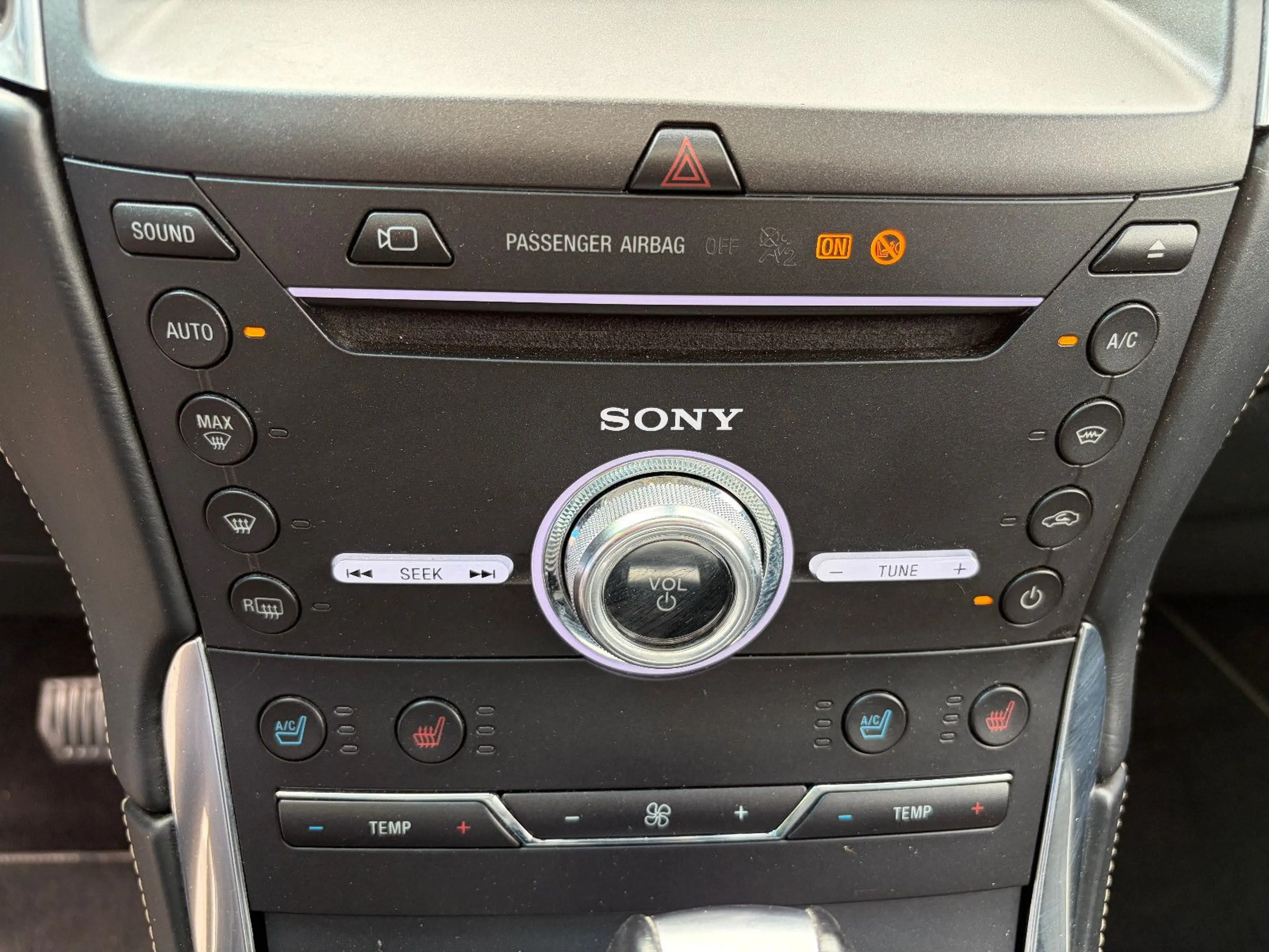 Ford Edge Vignale 4x4 PANO AHK ACC 20" LED NAV KAMERA — photo 22