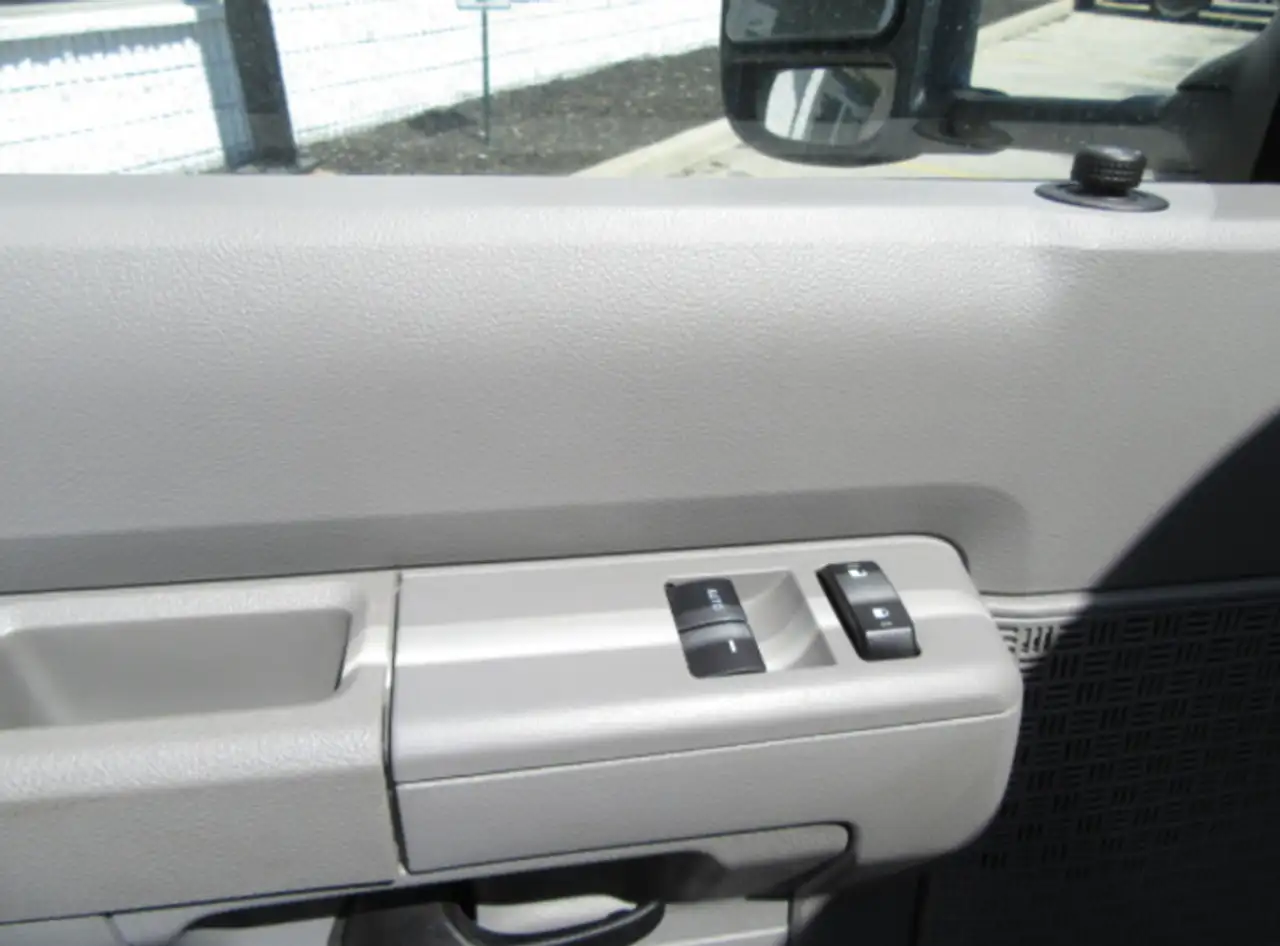 Ford E-450 Super Duty DRW снимка Ford E-450 Super Duty DRW