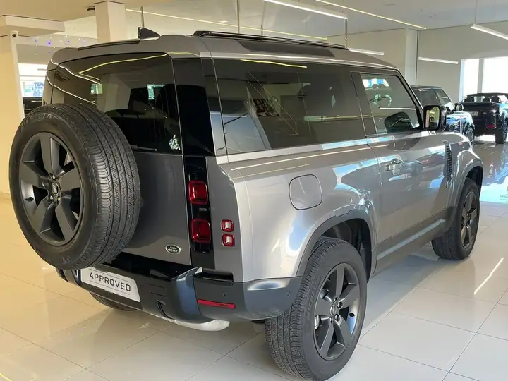 Land Rover Defender 2023, foto 7