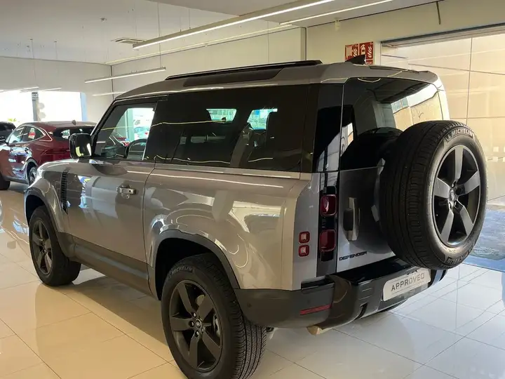 Land Rover Defender 2023, foto 4