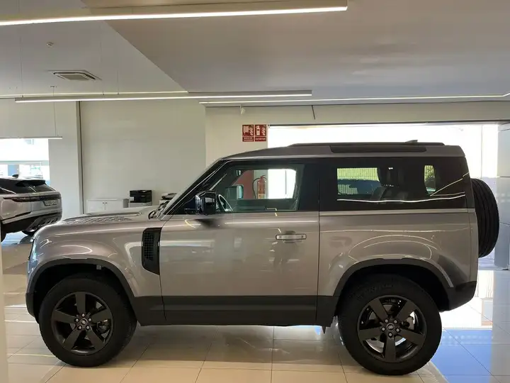 Land Rover Defender 2023, foto 3