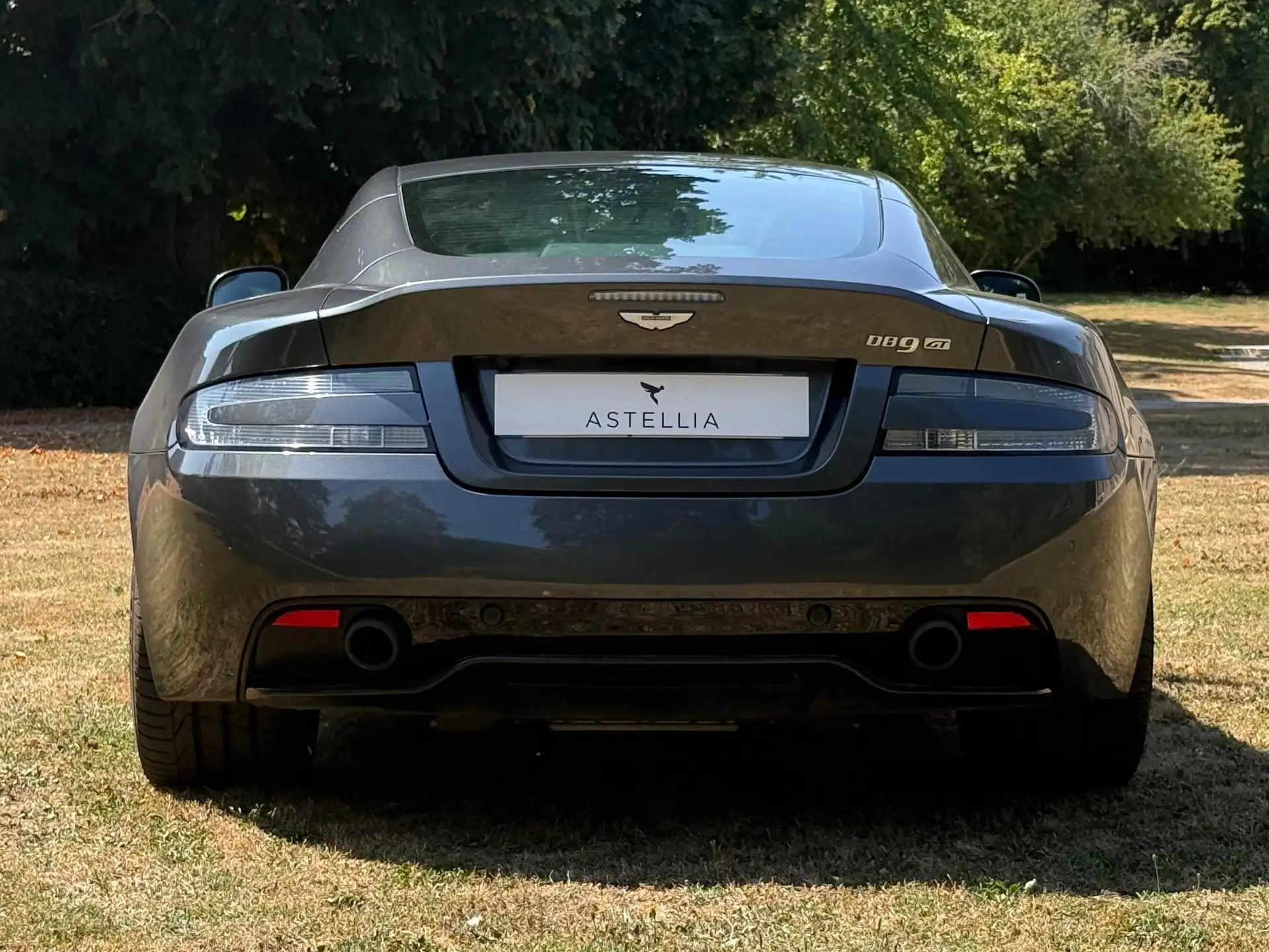 애스턴마틴 DB9 Coupe 2016 회색 사진 3