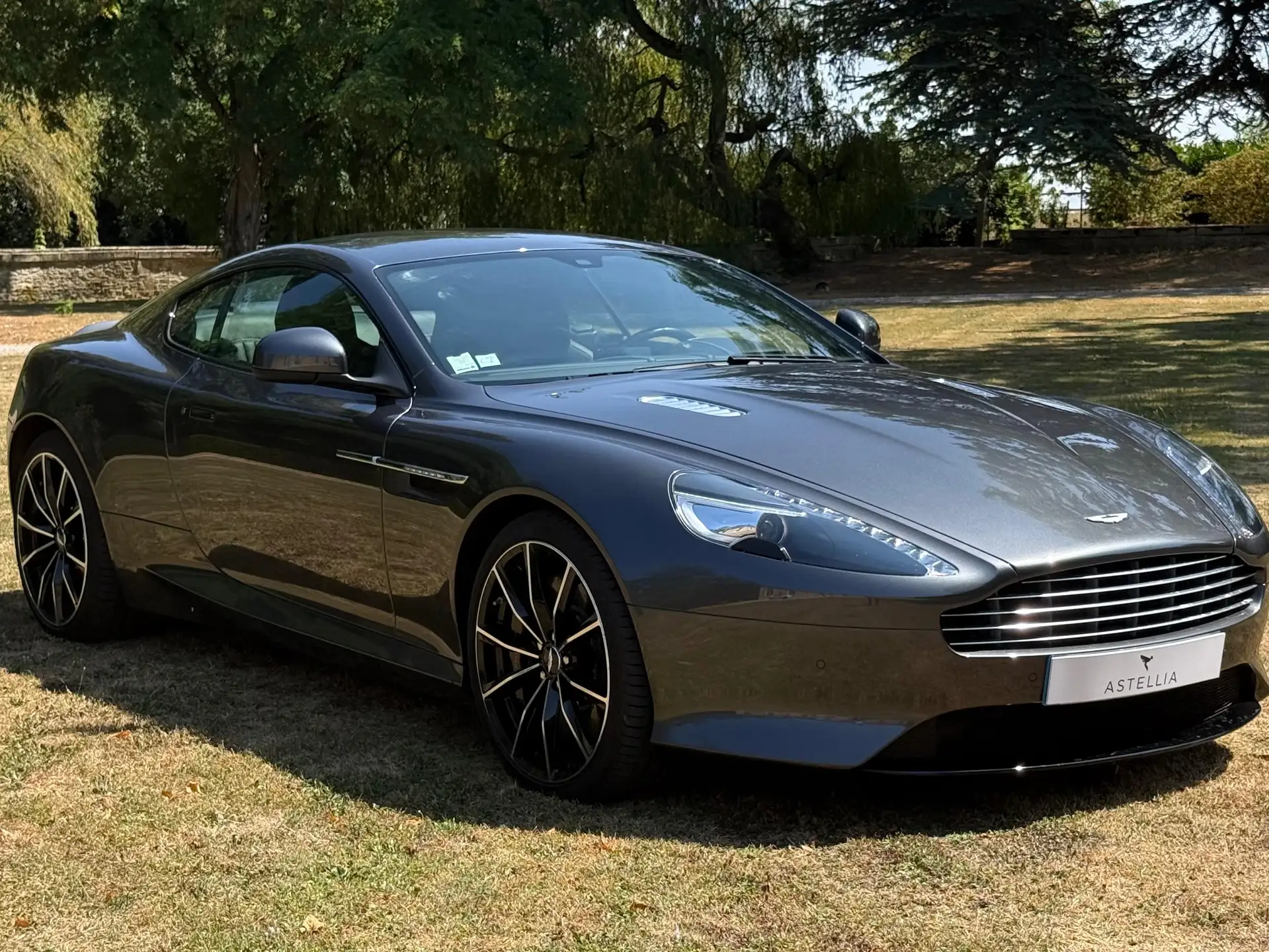 애스턴마틴 DB9 Coupe 2016 회색 사진 1