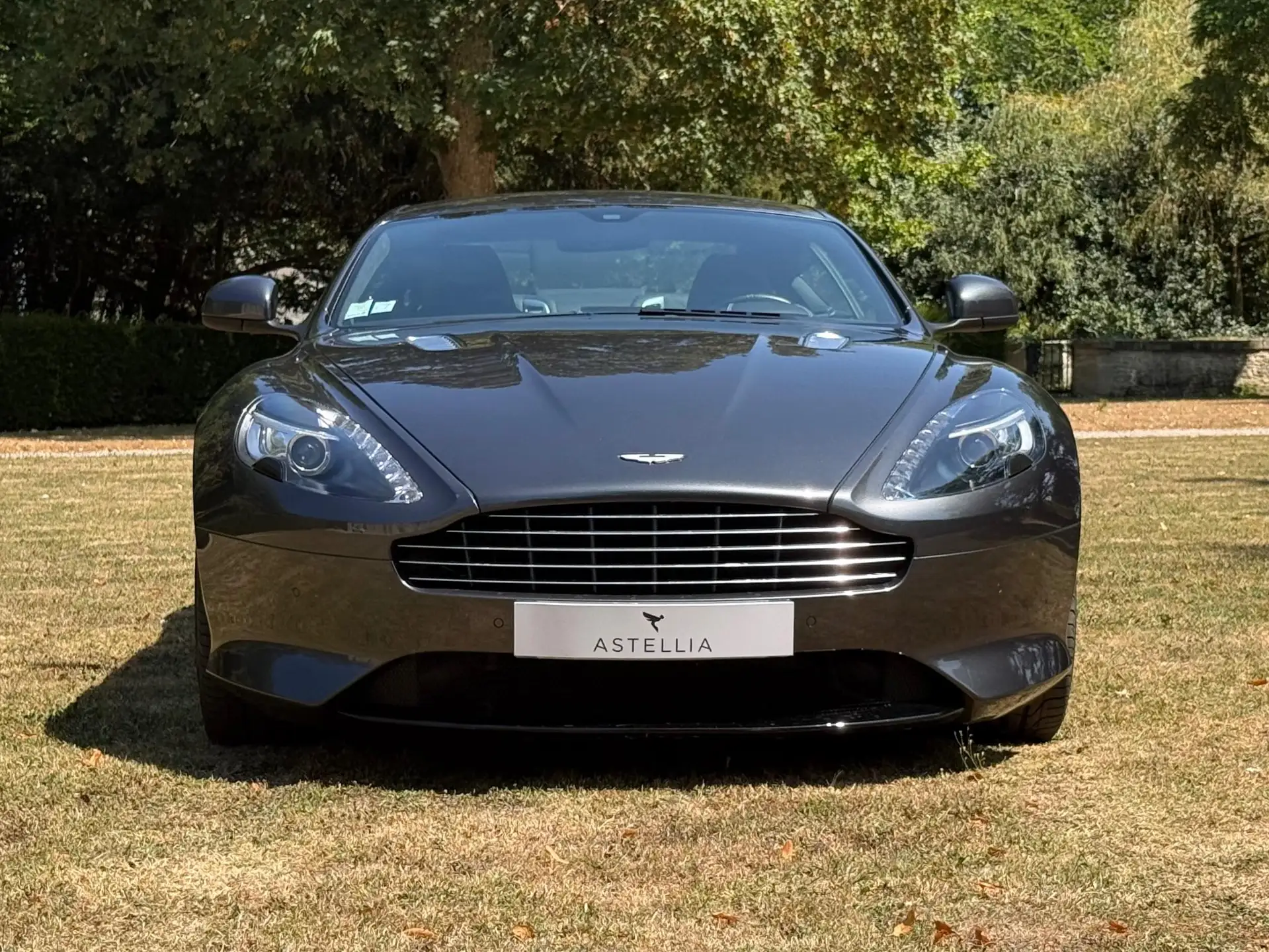 애스턴마틴 DB9 Coupe 2016 회색 사진 2