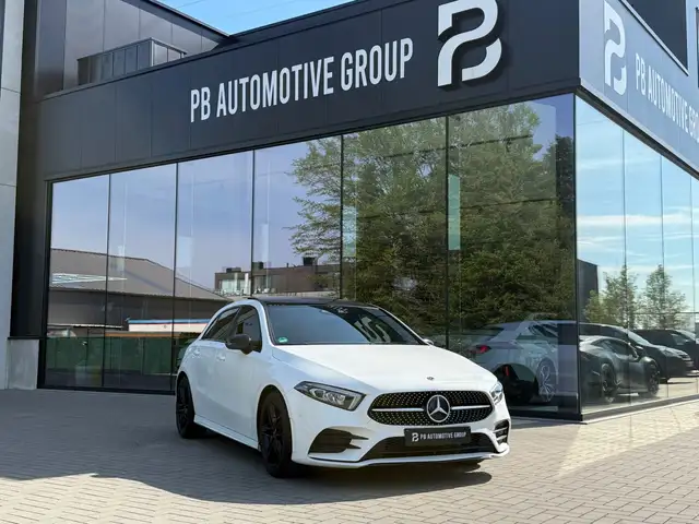 Mercedes-Benz 200 Night pakket-Burmester-Panoramisch dak-sfeerverlichting-Elektrische stoelen-Camera achter