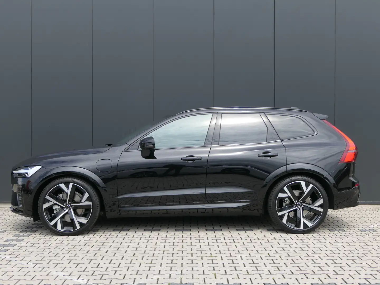 Volvo XC60 T6 Plug-in hybrid AWD Ultra Black Edition | Luchtv Zwart - 2