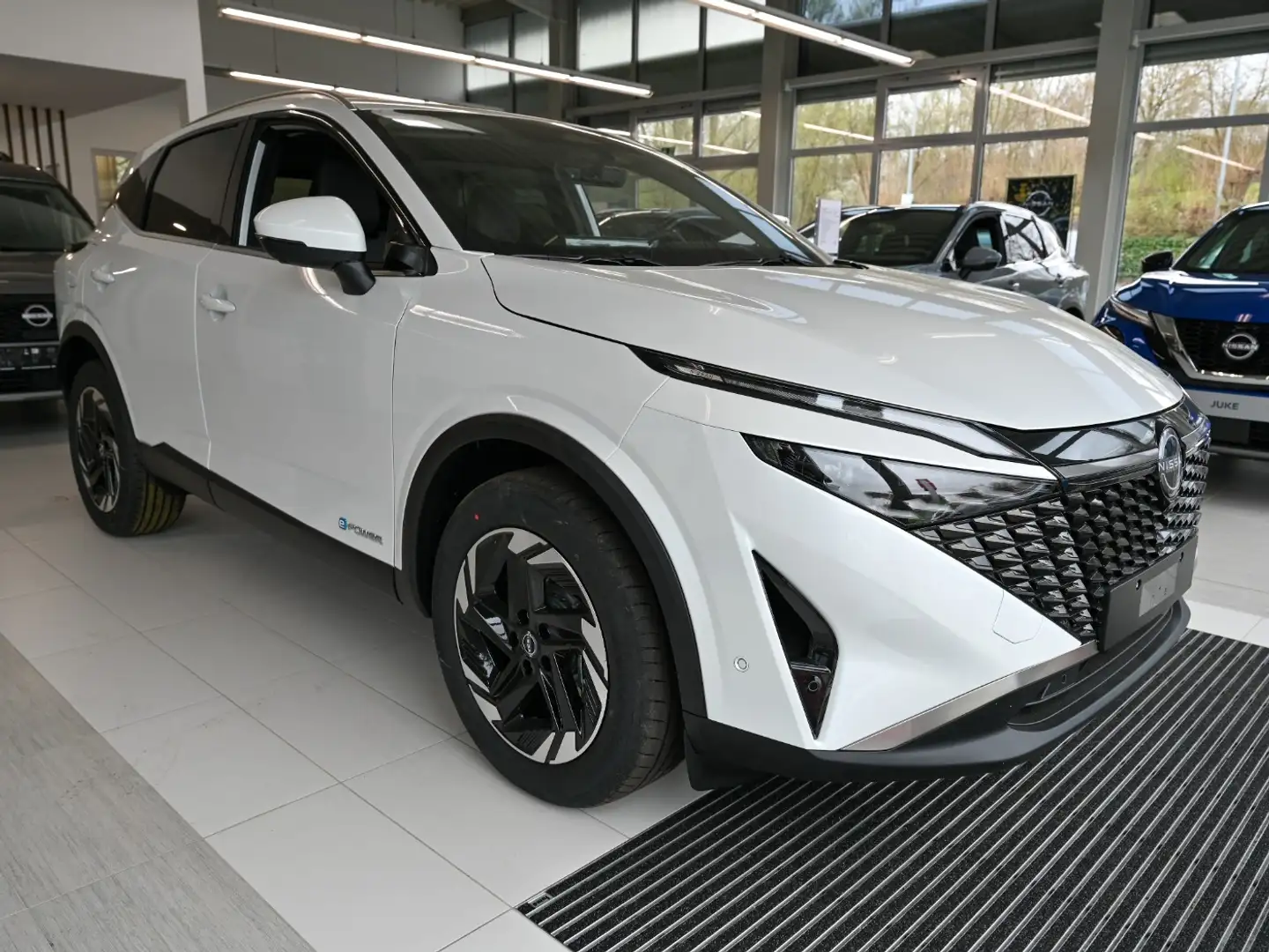 Nissan Qashqai 1.3 DIG-T MHEV 140 PS N-Connecta HUD Kam Blanc - 2