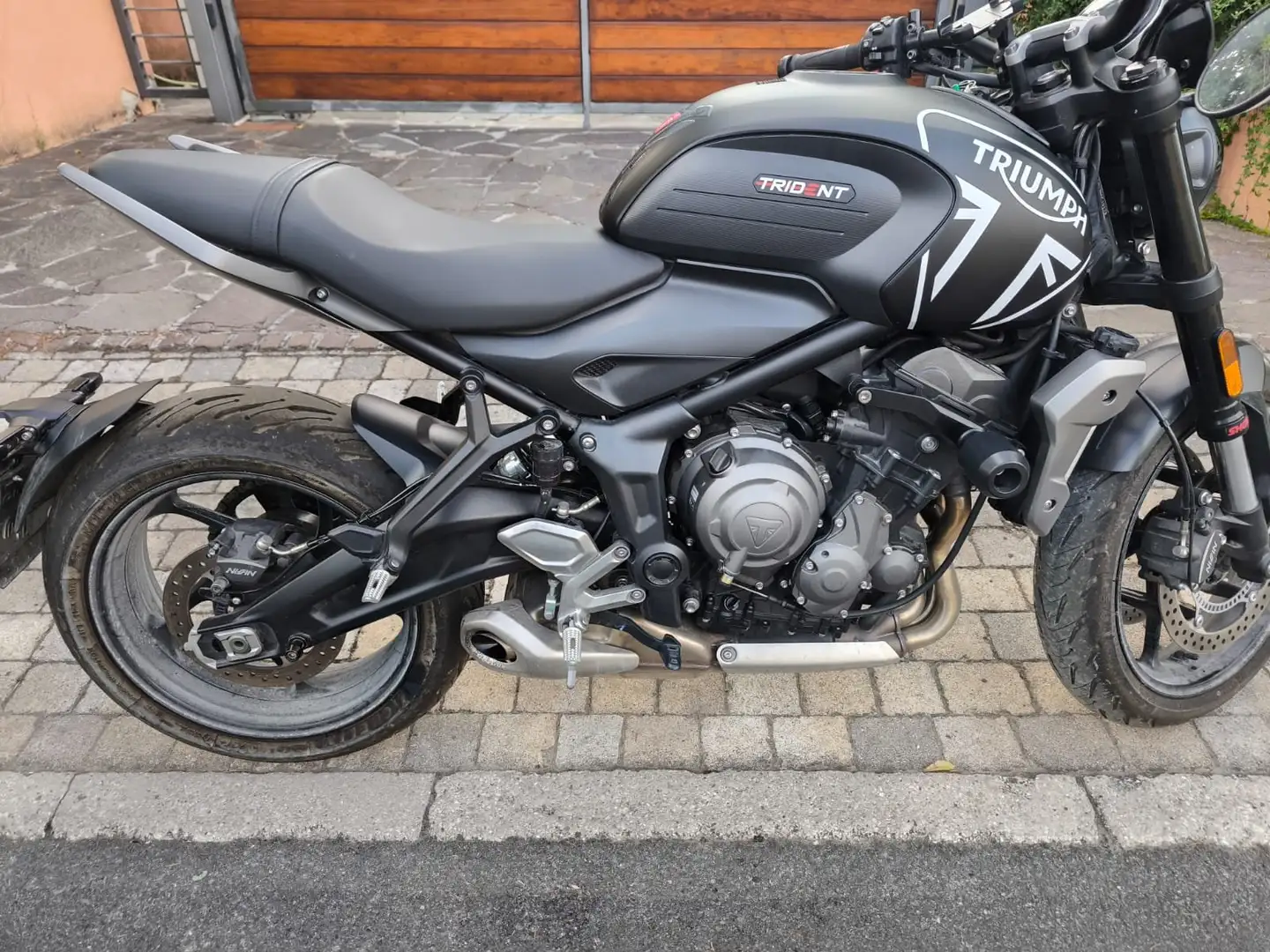 Triumph Trident 660 Nero - 2