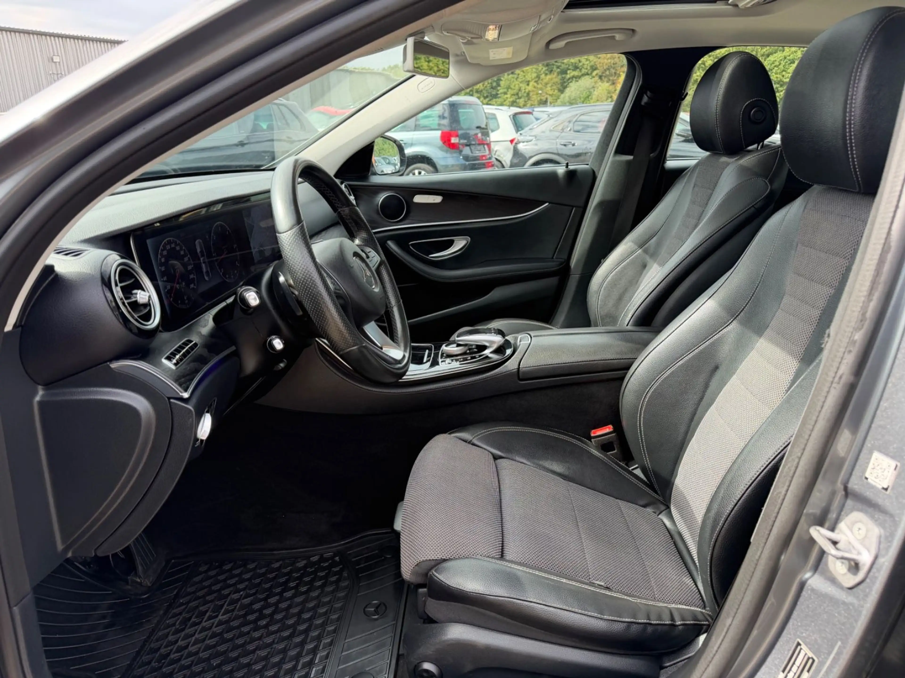 Mercedes-Benz E 350 d 4Matic/LED/EURO6/NAVI/TEMPOMAT/AHK — photo 9