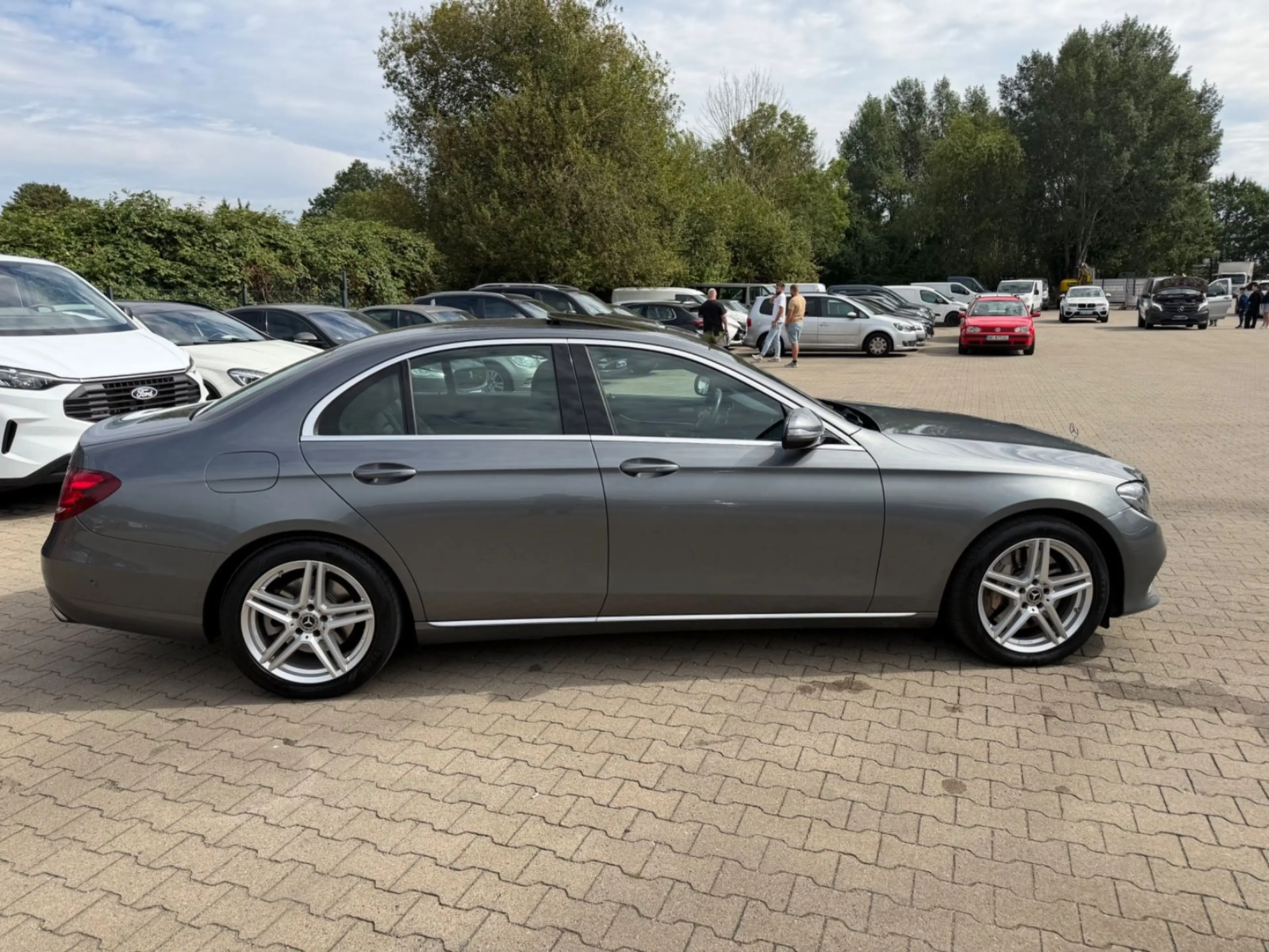 Mercedes-Benz E 350 d 4Matic/LED/EURO6/NAVI/TEMPOMAT/AHK — photo 4