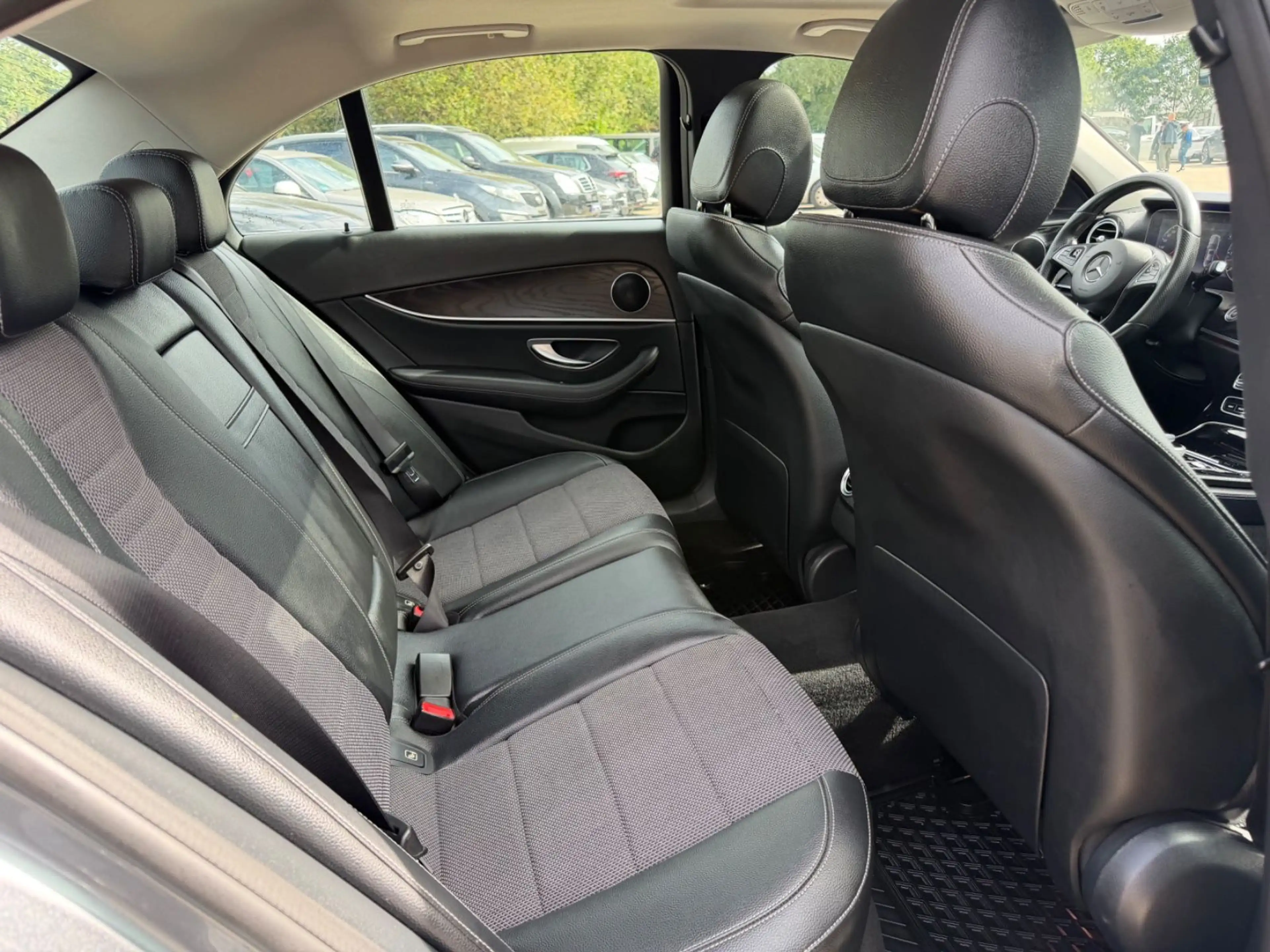 Mercedes-Benz E 350 d 4Matic/LED/EURO6/NAVI/TEMPOMAT/AHK — photo 15