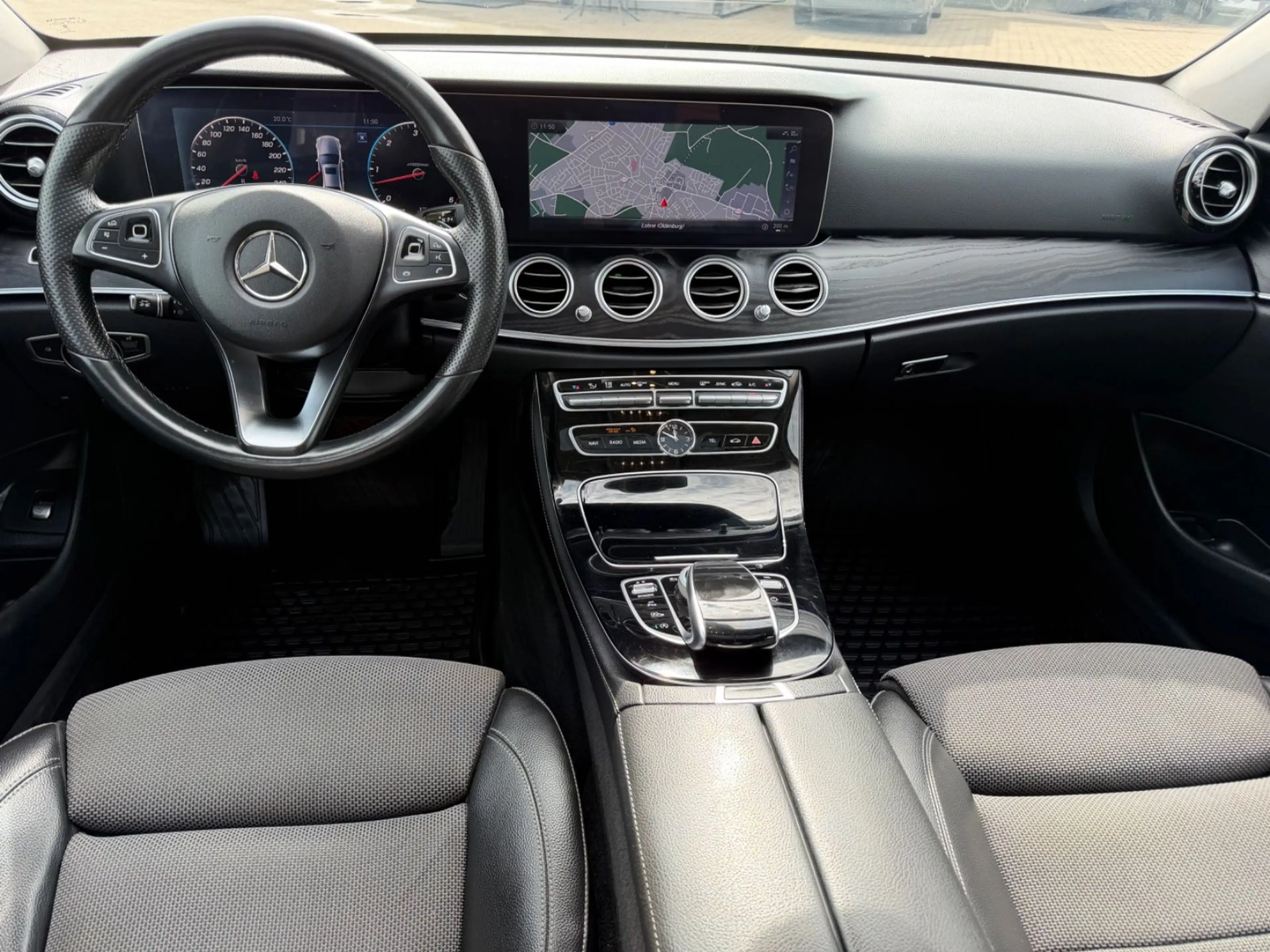 Mercedes-Benz E 350 d 4Matic/LED/EURO6/NAVI/TEMPOMAT/AHK — photo 13