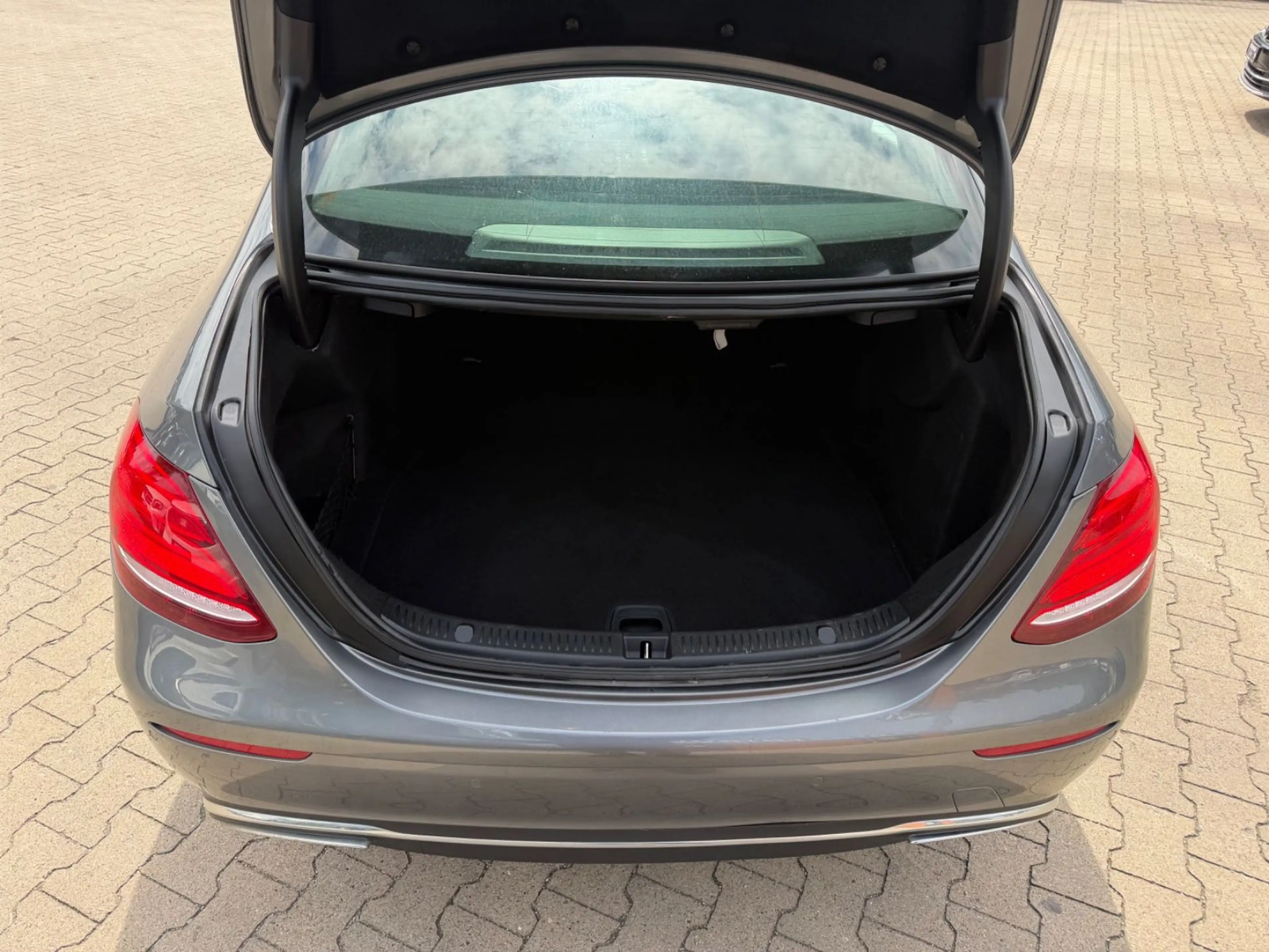 Mercedes-Benz E 350 d 4Matic/LED/EURO6/NAVI/TEMPOMAT/AHK — photo 14