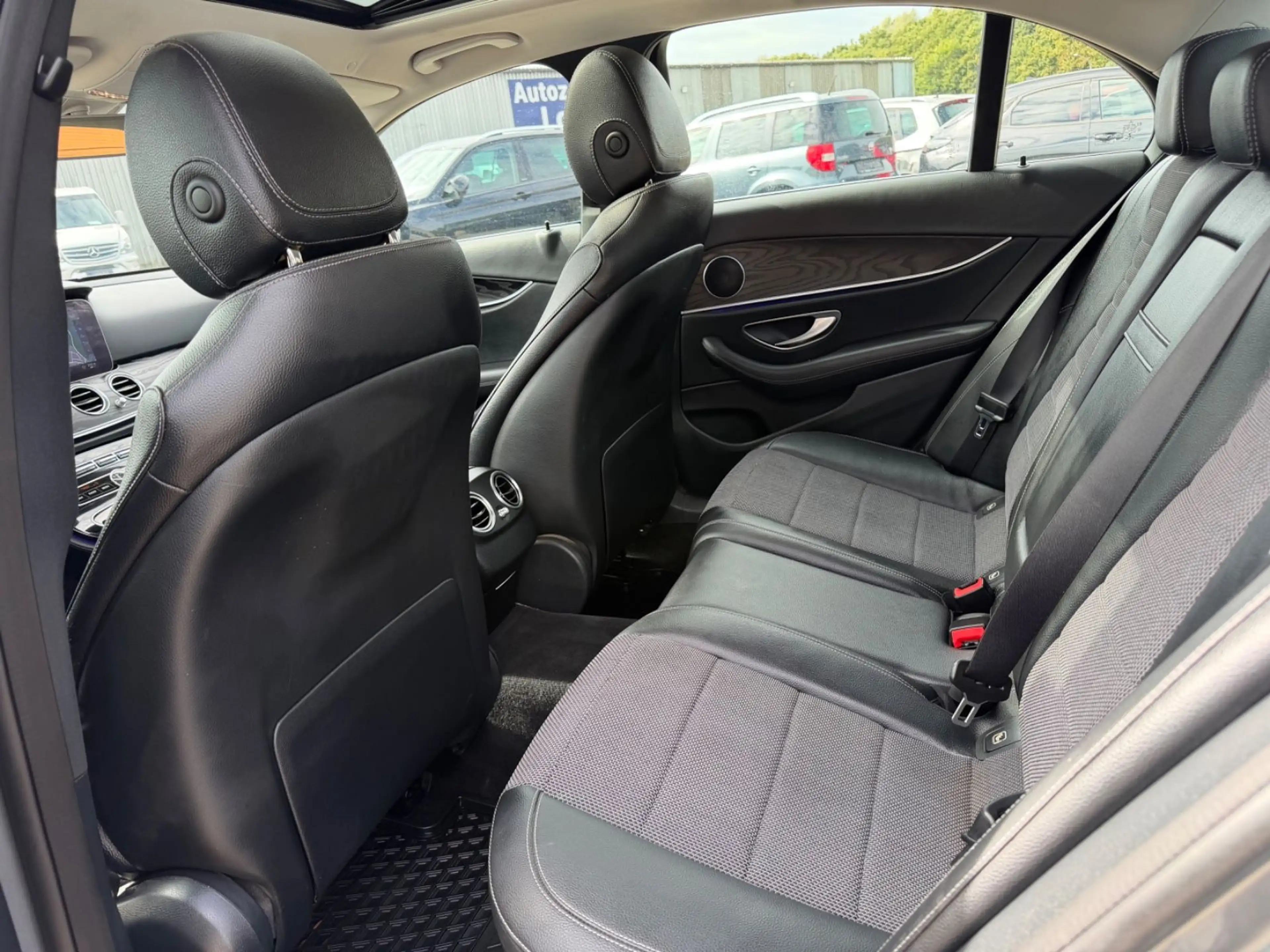 Mercedes-Benz E 350 d 4Matic/LED/EURO6/NAVI/TEMPOMAT/AHK — photo 11