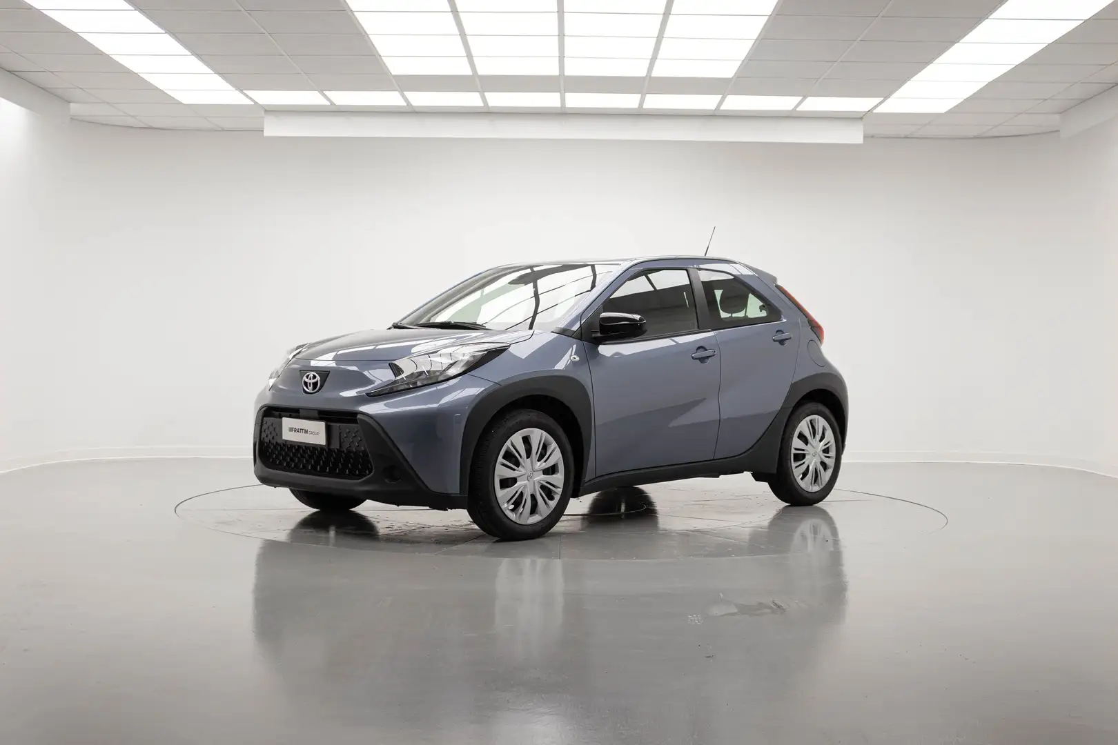 Toyota Aygo X 1.0 VVT-i 72 CV 5 porte Active neopatentati Синій - 1