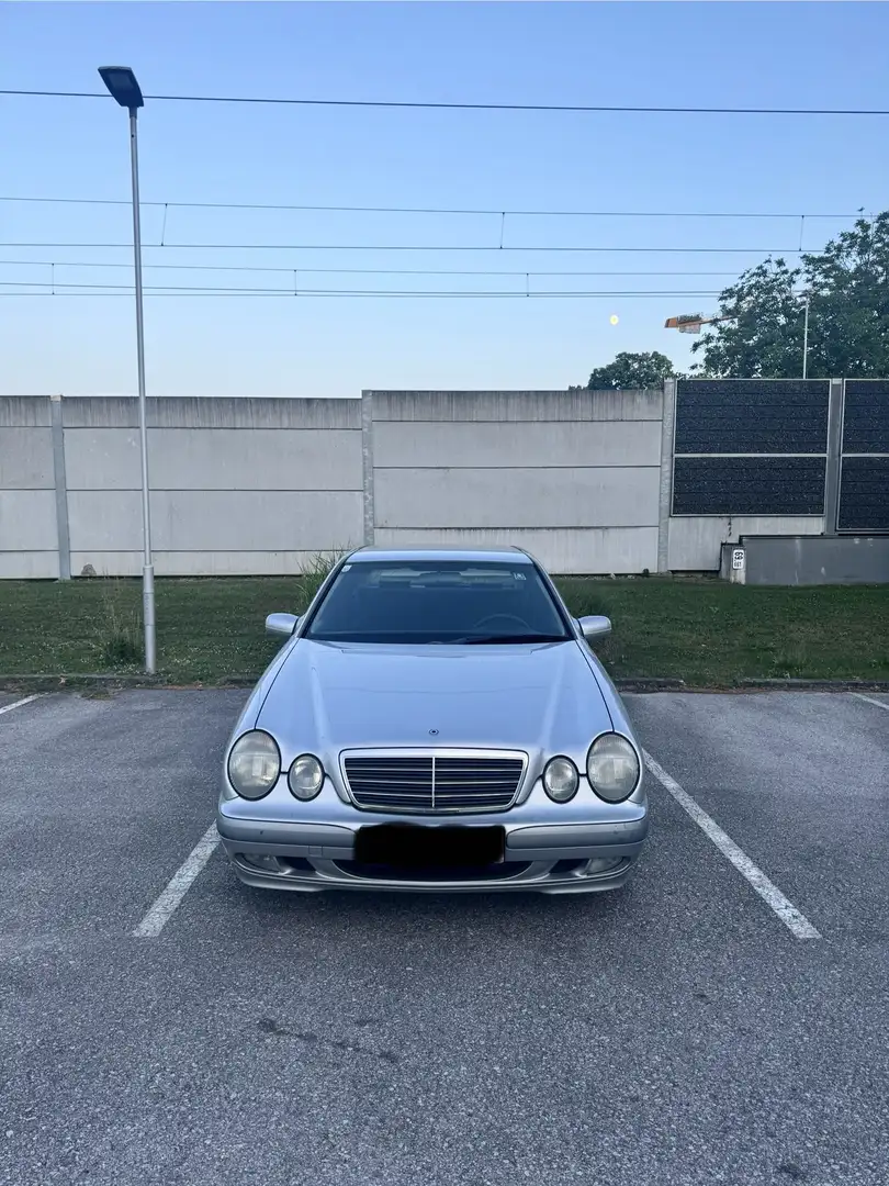 Mercedes-Benz E 220 Classic CDI - 2