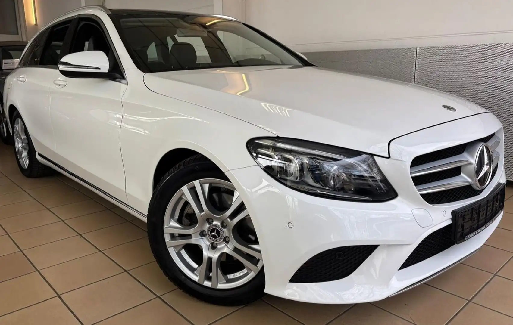Mercedes-Benz C 220 d T Avantgarde LED Pano ACC Kamera Ambiente AHK Blanc - 1