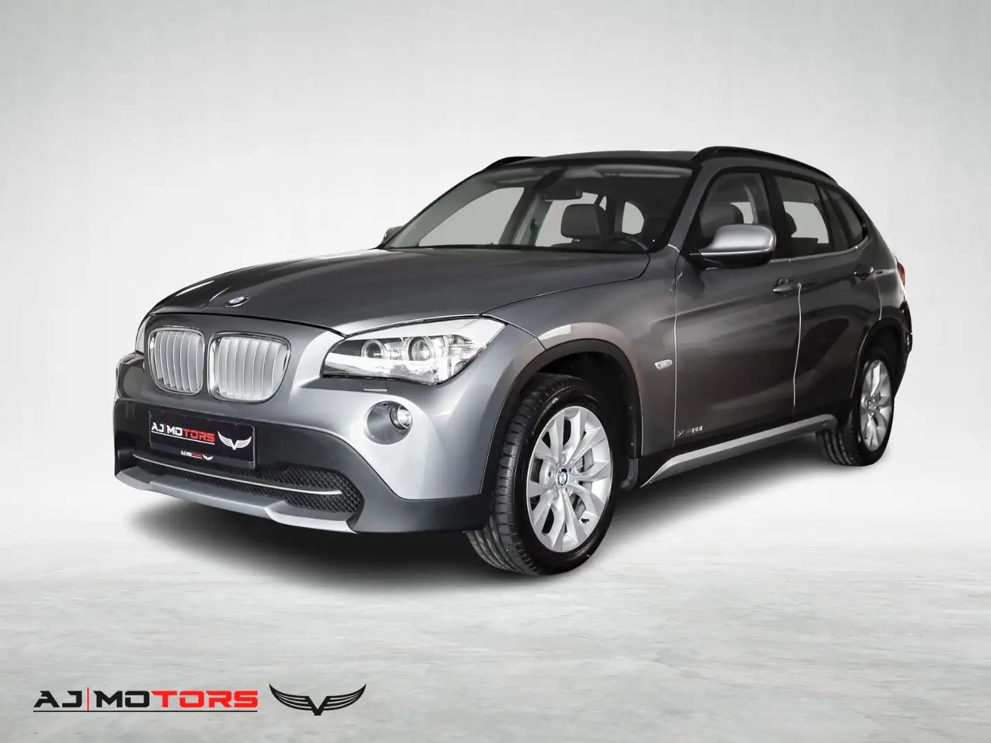 BMW X1 28 i xDrive X Line **BiXENON-TEMPOMAT-KLIMA** Grau - 1