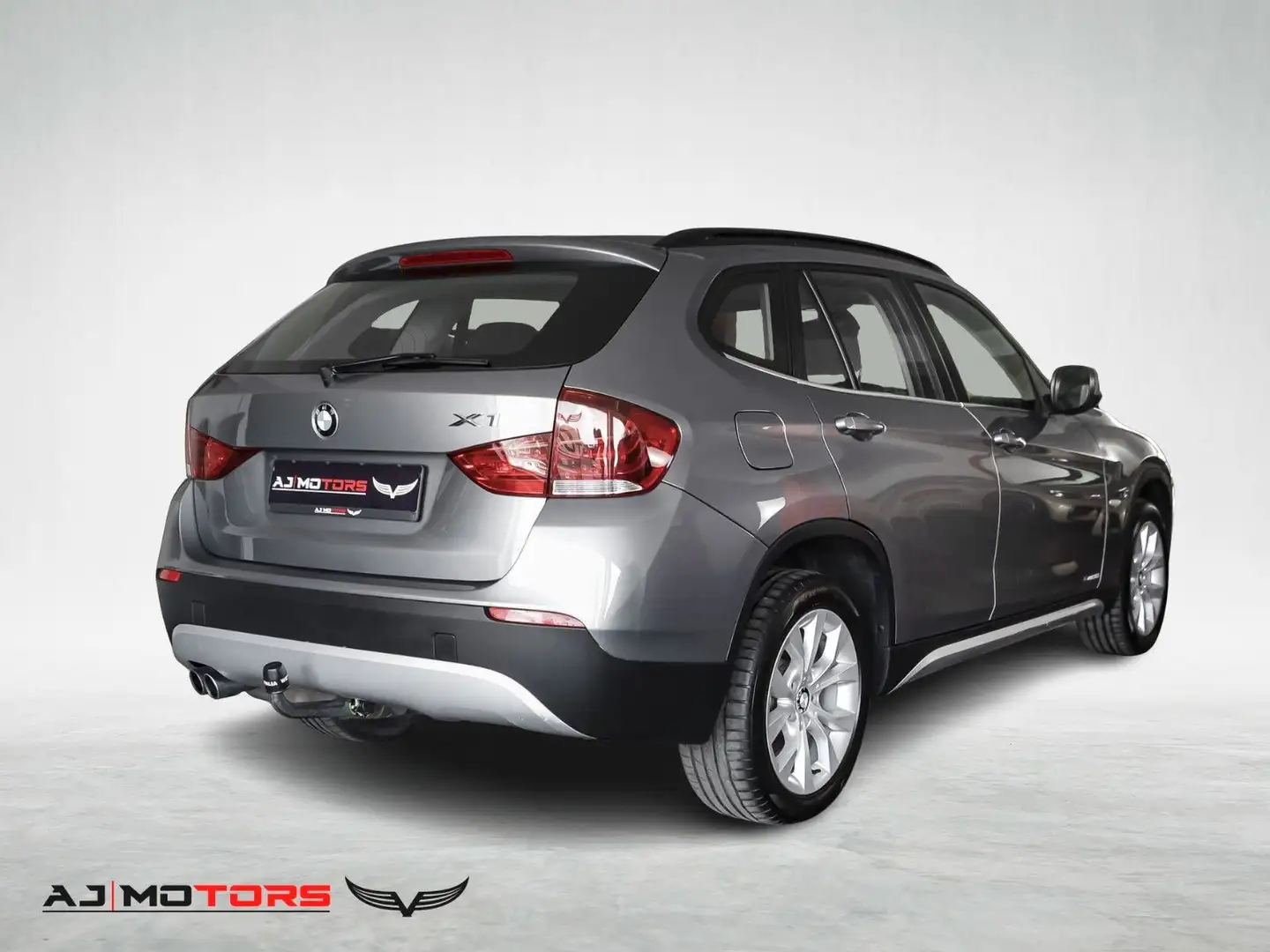 BMW X1 28 i xDrive X Line **BiXENON-TEMPOMAT-KLIMA** Grau - 2
