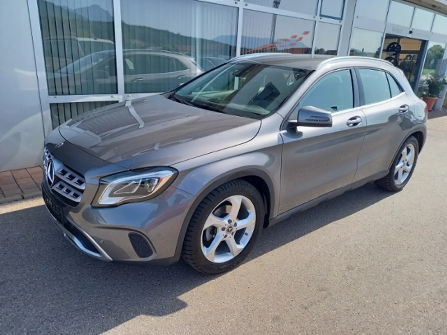 Mercedes-Benz GLA 180 -Klasse 180 NAVI SHZ PDC GRA LED-SCHEINWERFER Grau - 2