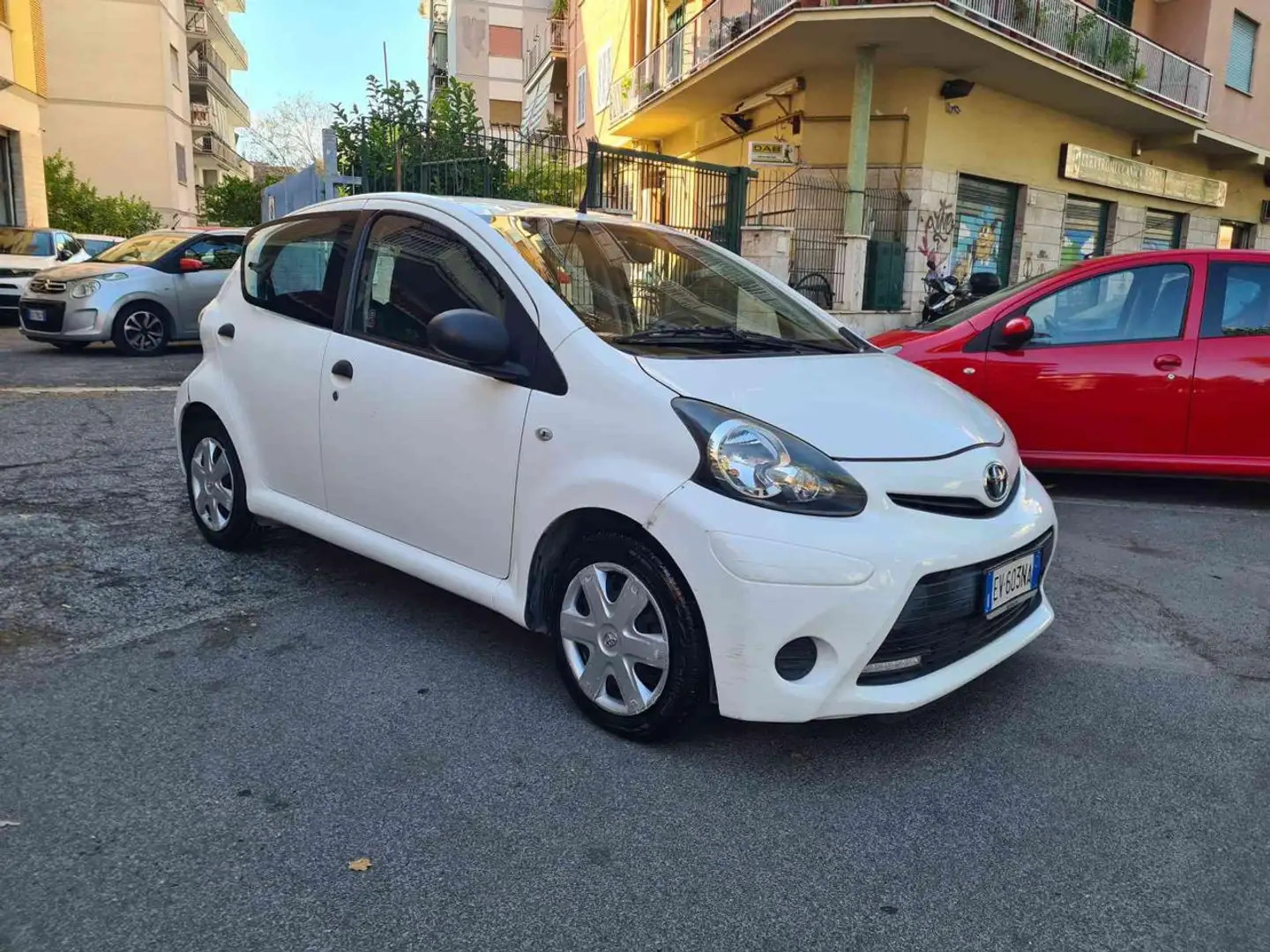 Toyota Aygo 1.0 12V VVT-i 5 porte Active Connect Bianco - 1