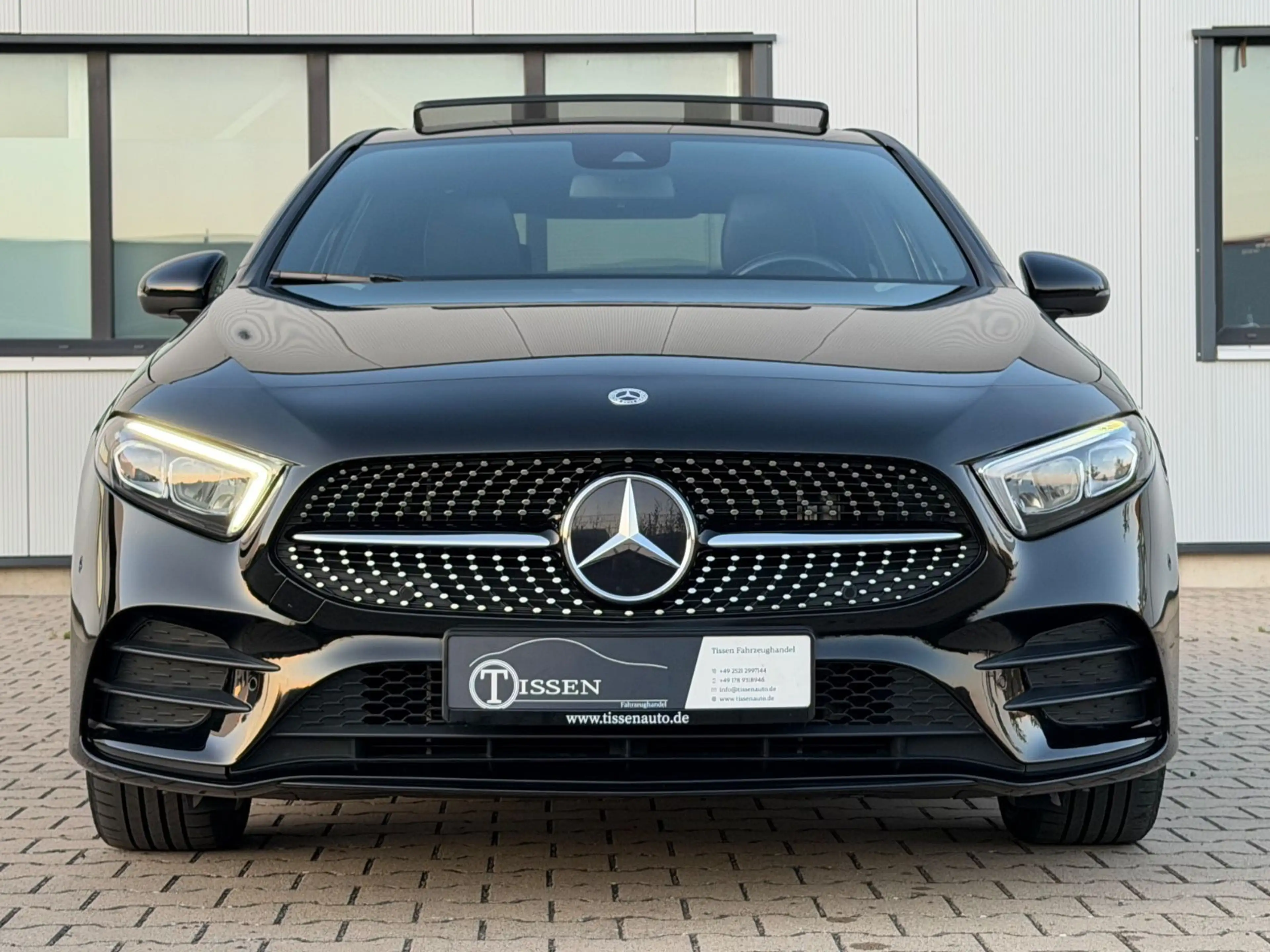 Mercedes-Benz A 250 e Lim AMG Pano Night Ambiente Wide 1Hd Kam — photo 2