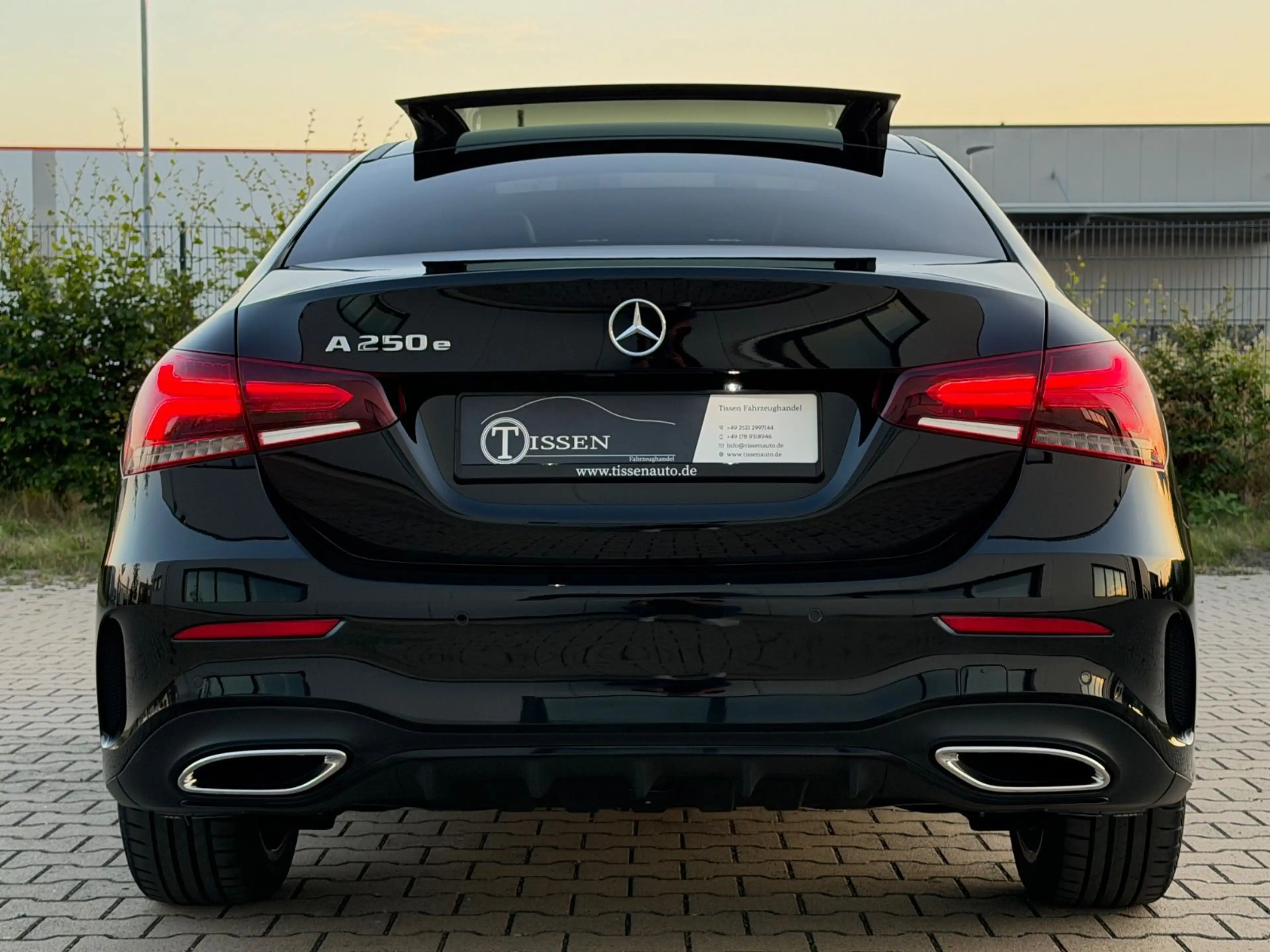 Mercedes-Benz A 250 e Lim AMG Pano Night Ambiente Wide 1Hd Kam — photo 6