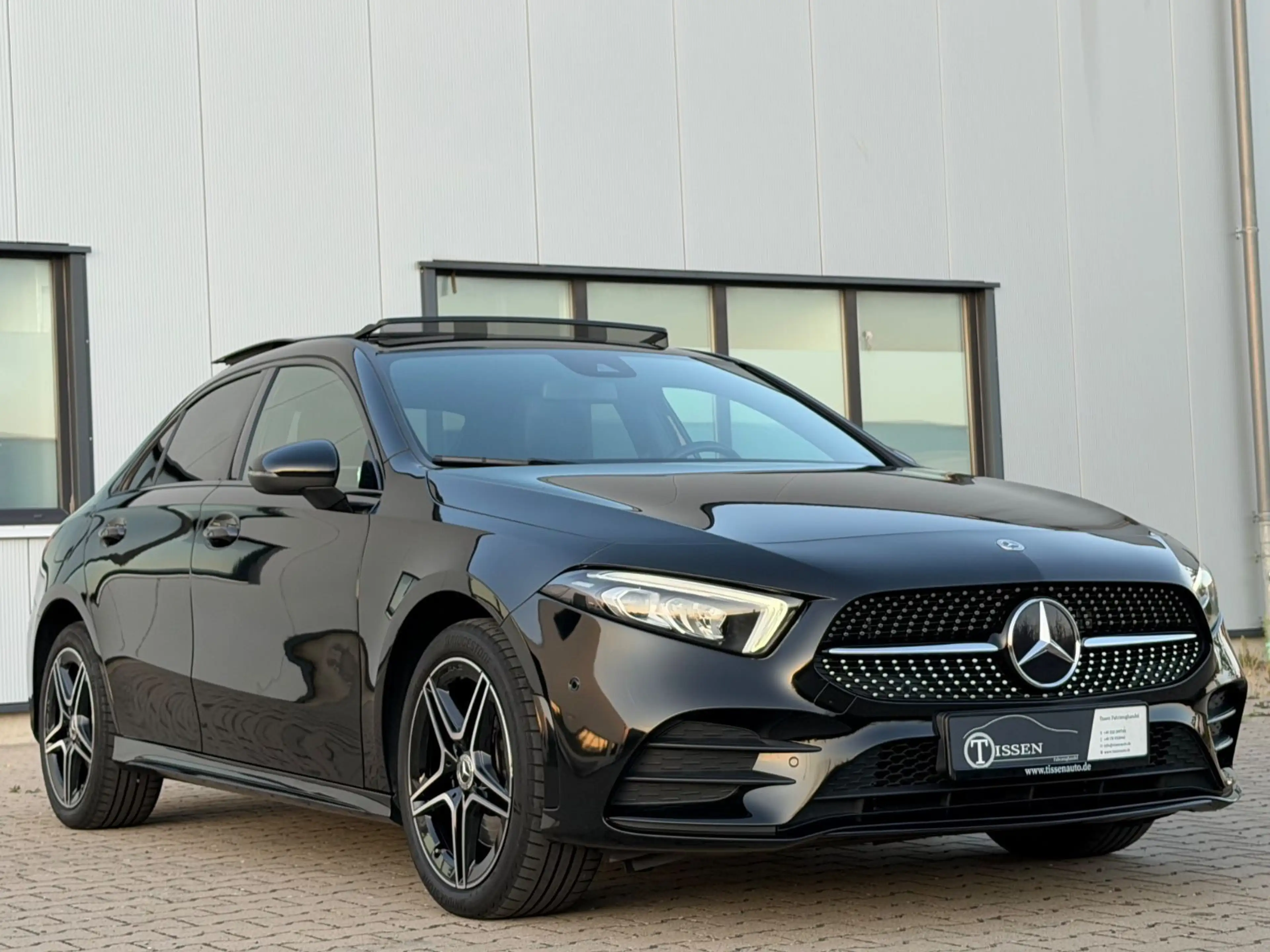 Mercedes-Benz A 250 e Lim AMG Pano Night Ambiente Wide 1Hd Kam — photo 3