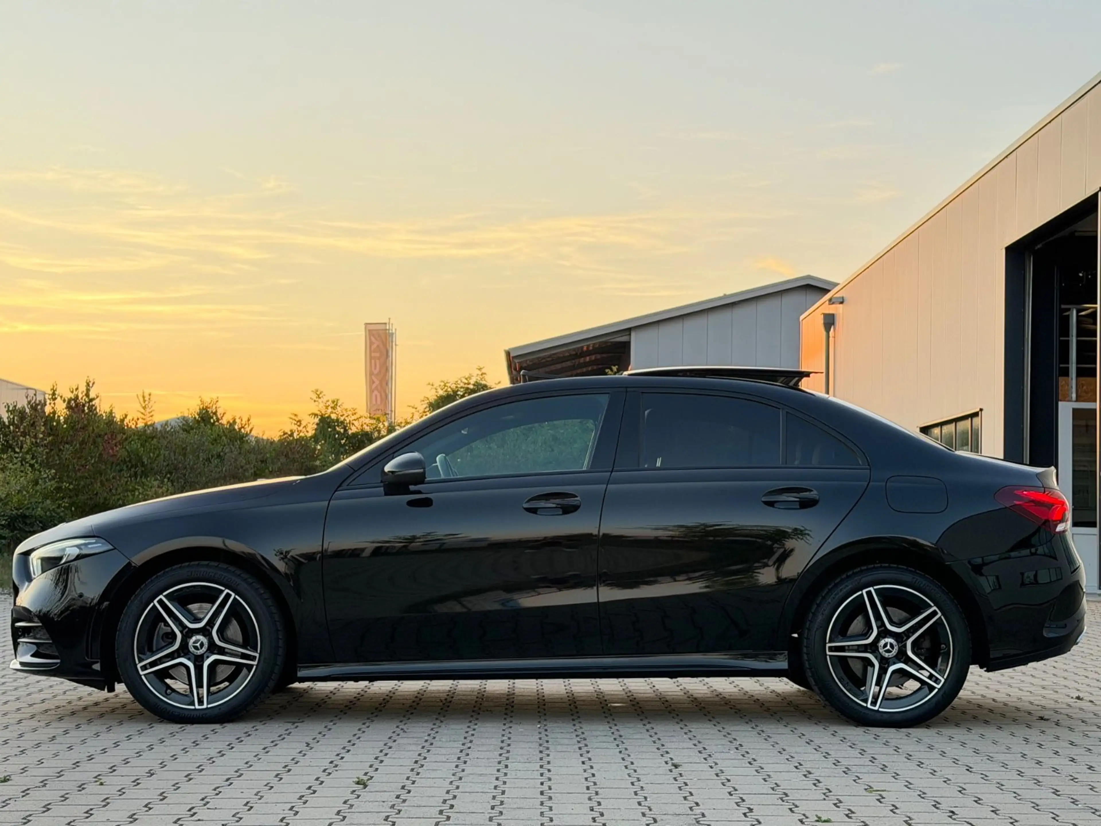 Mercedes-Benz A 250 e Lim AMG Pano Night Ambiente Wide 1Hd Kam — photo 8